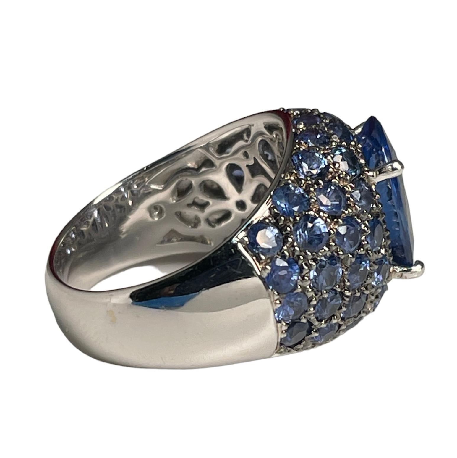 18K White Gold Blue Sapphires Dome Cocktail Ring For Sale 4