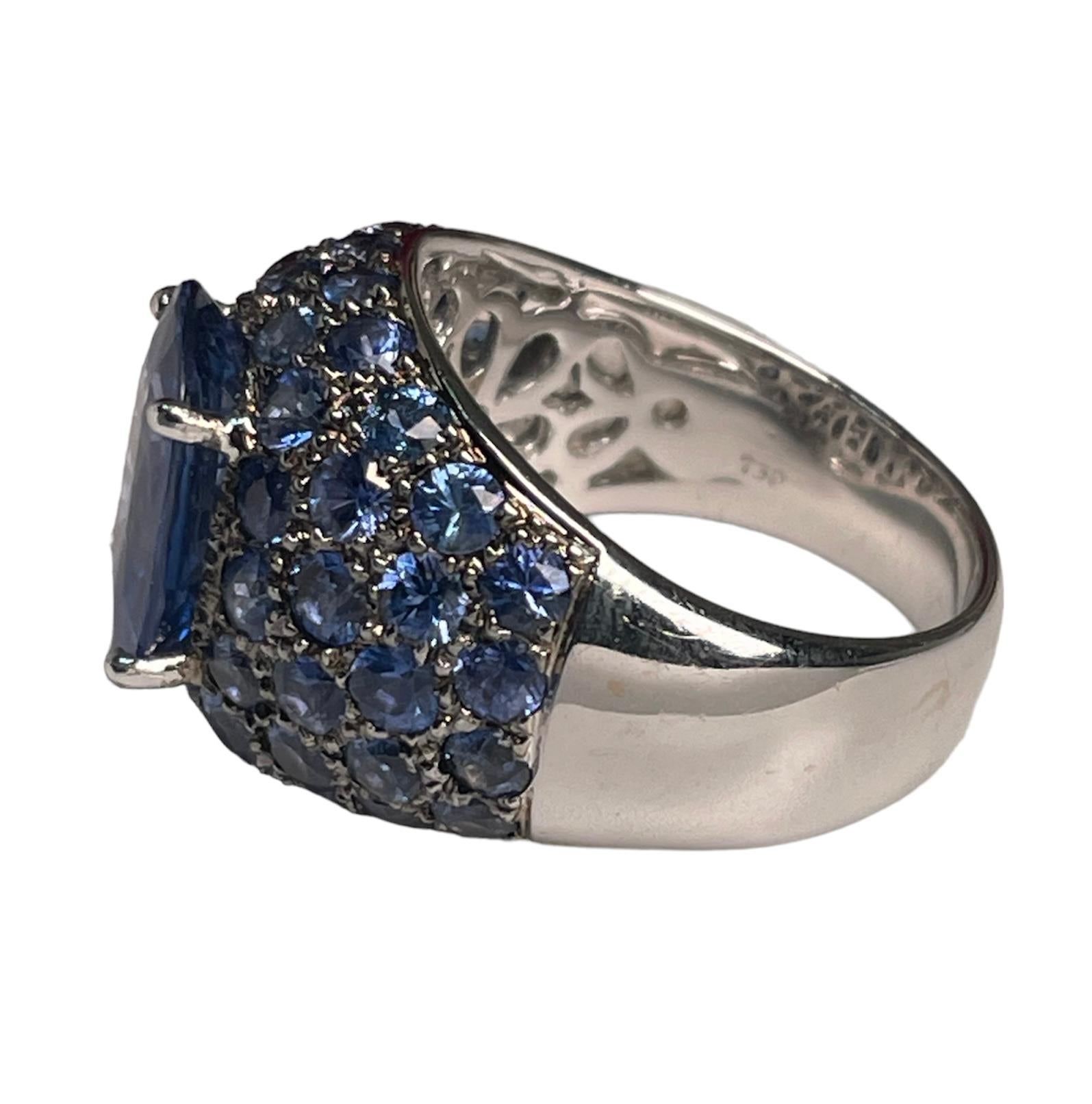 18K White Gold Blue Sapphires Dome Cocktail Ring For Sale 1