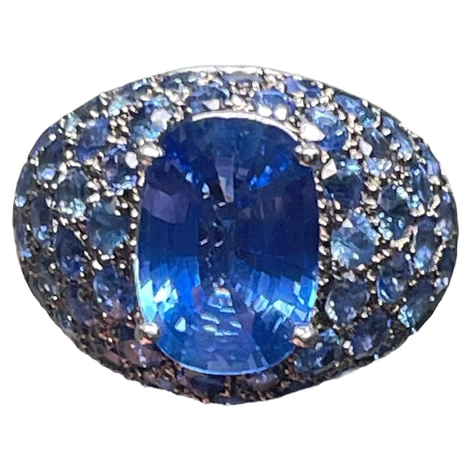 18K White Gold Blue Sapphires Dome Cocktail Ring For Sale