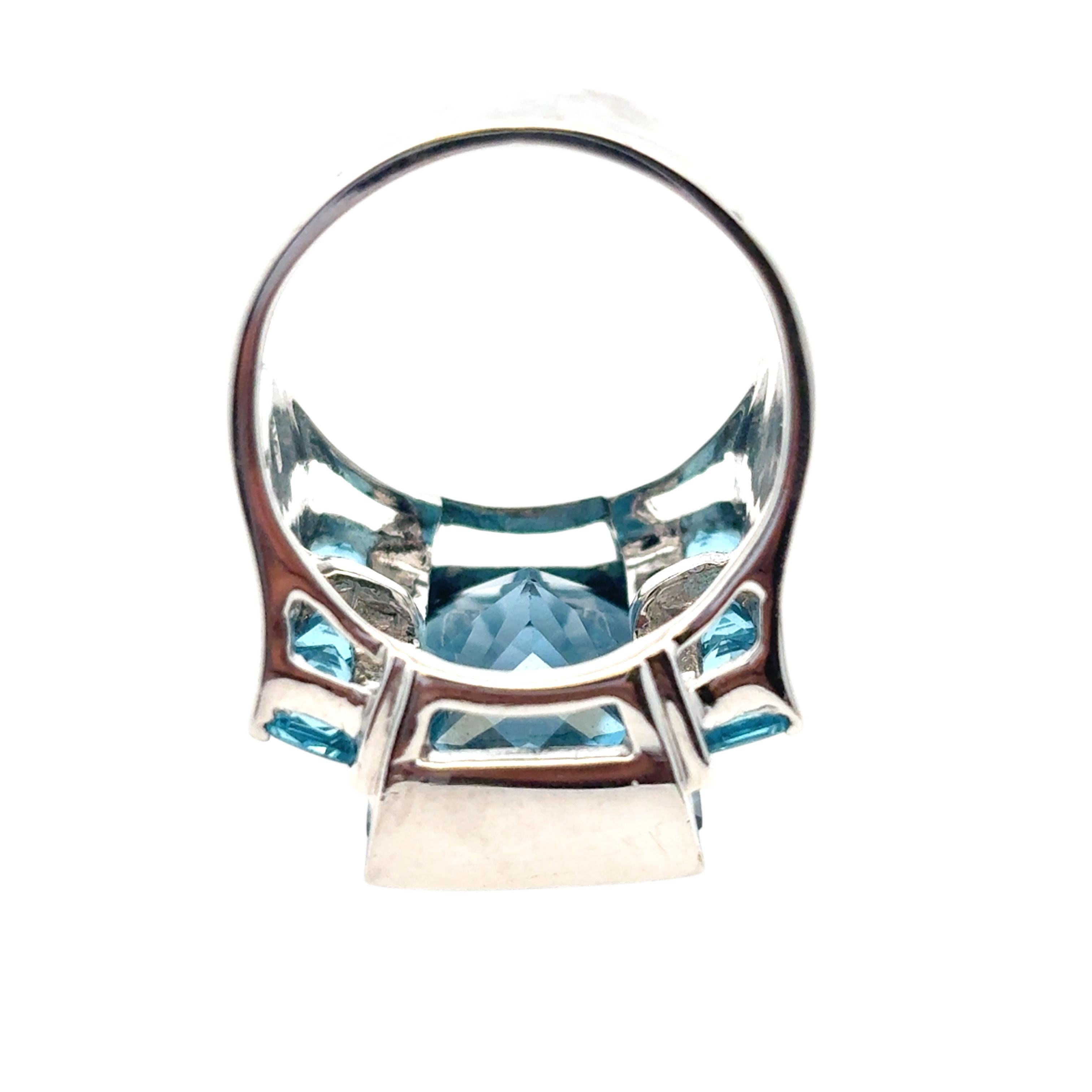 Contemporaneo Anello in oro bianco 18 carati con topazio blu e diamante in vendita