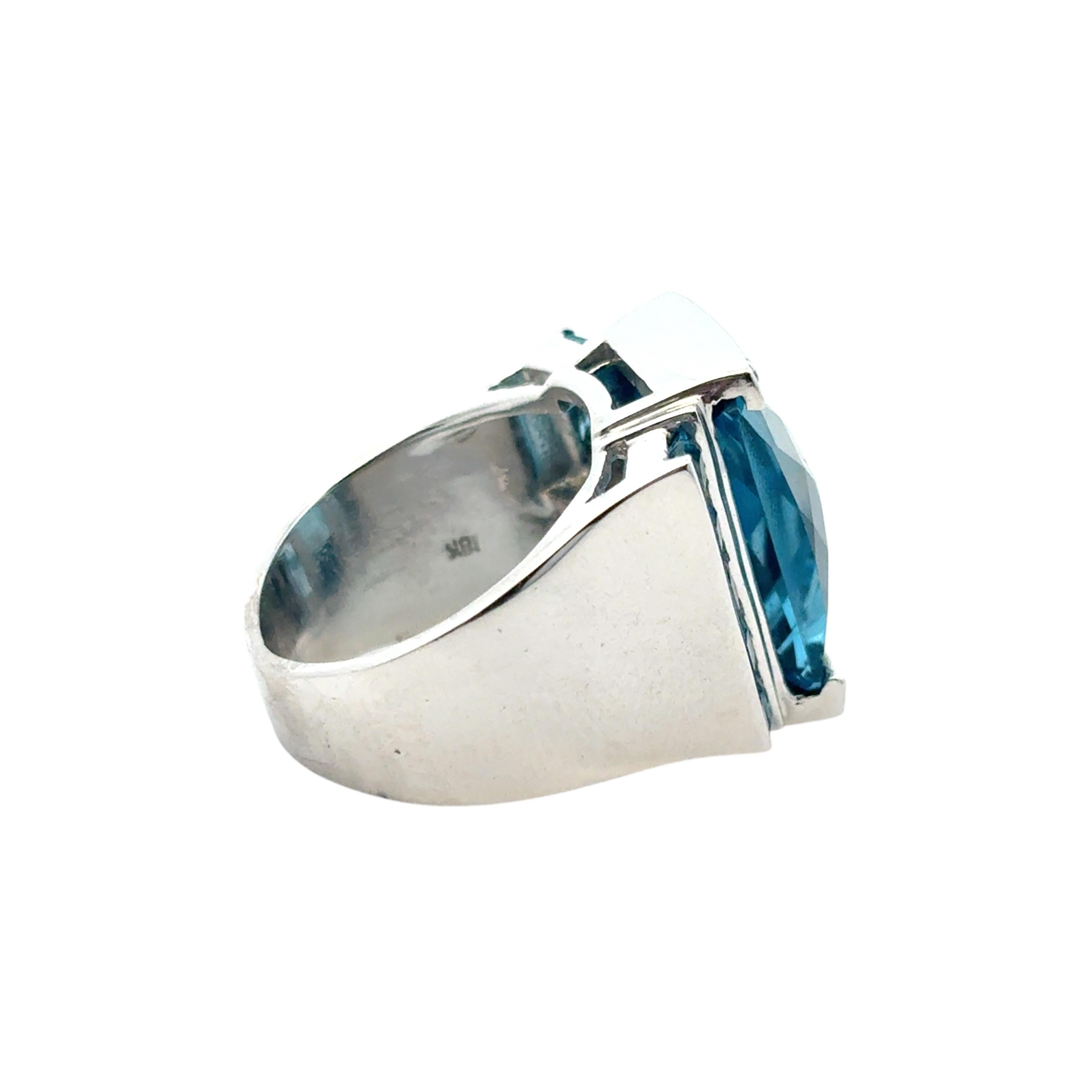 Anello in oro bianco 18 carati con topazio blu e diamante in vendita 3