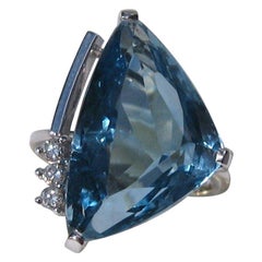 18K White Gold Blue Topaz Diamond Modernist Cocktail Ring 14+ Carat
