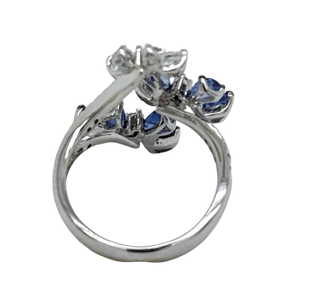 Bague papillon en or blanc 18K saphir bleu et blanc Bon état - En vente à Philadelphia, PA