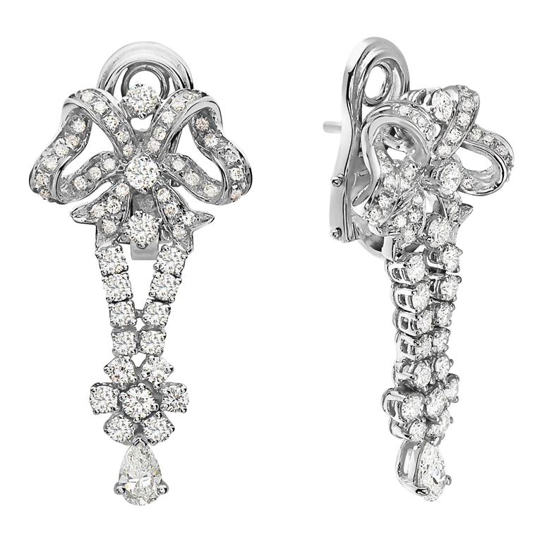 Pendientes colgantes de oro blanco de 18 quilates con diamantes en forma de arco