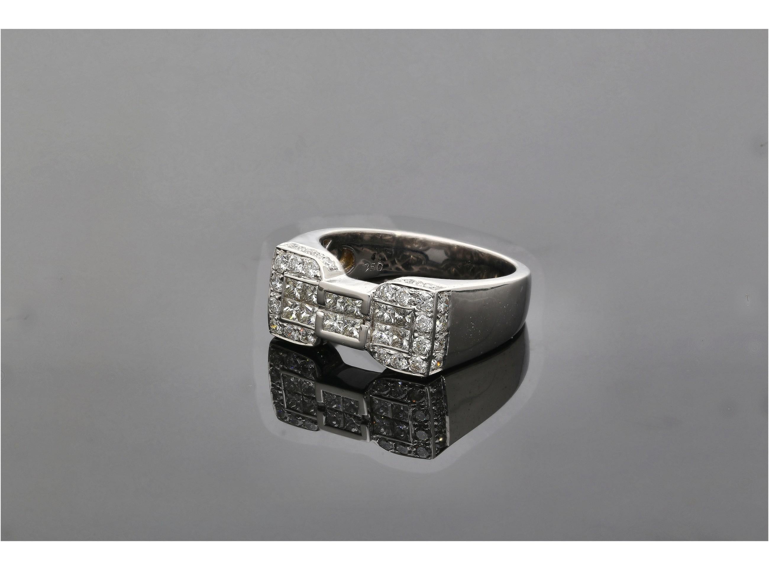 Moderne Bague Bow en or blanc 18 carats - Diamants taille princesse et ronds en vente