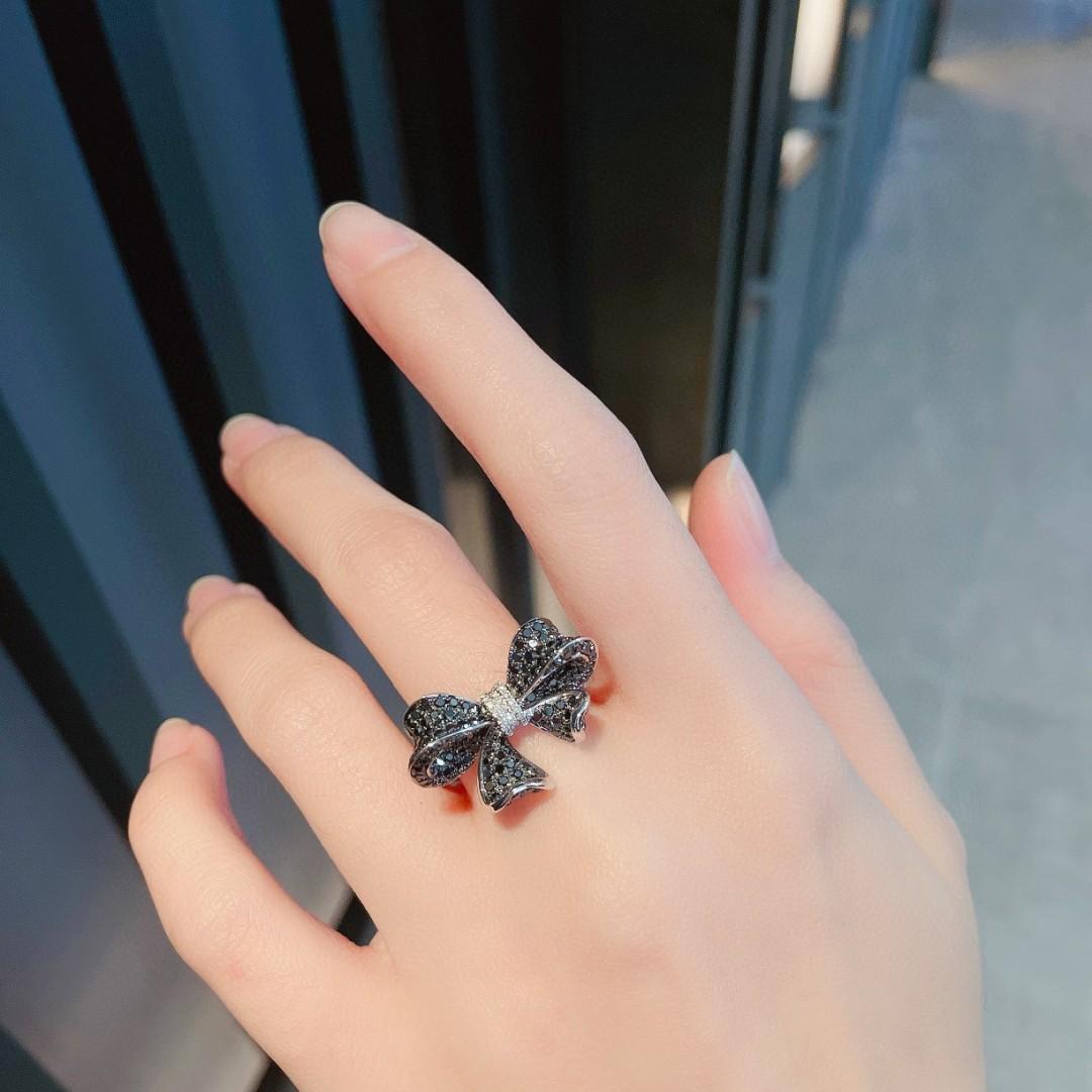 Princess Cut 18K White Gold Bow Tie Ring with Natural Black and White Diamonds For Sale