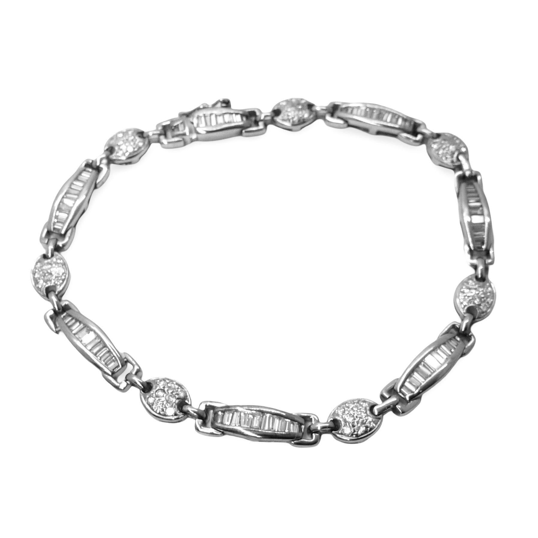 Pulsera de oro blanco de 18 quilates con diamantes de 2,5 quilates en Excelente estado para la venta en PARIS, FR