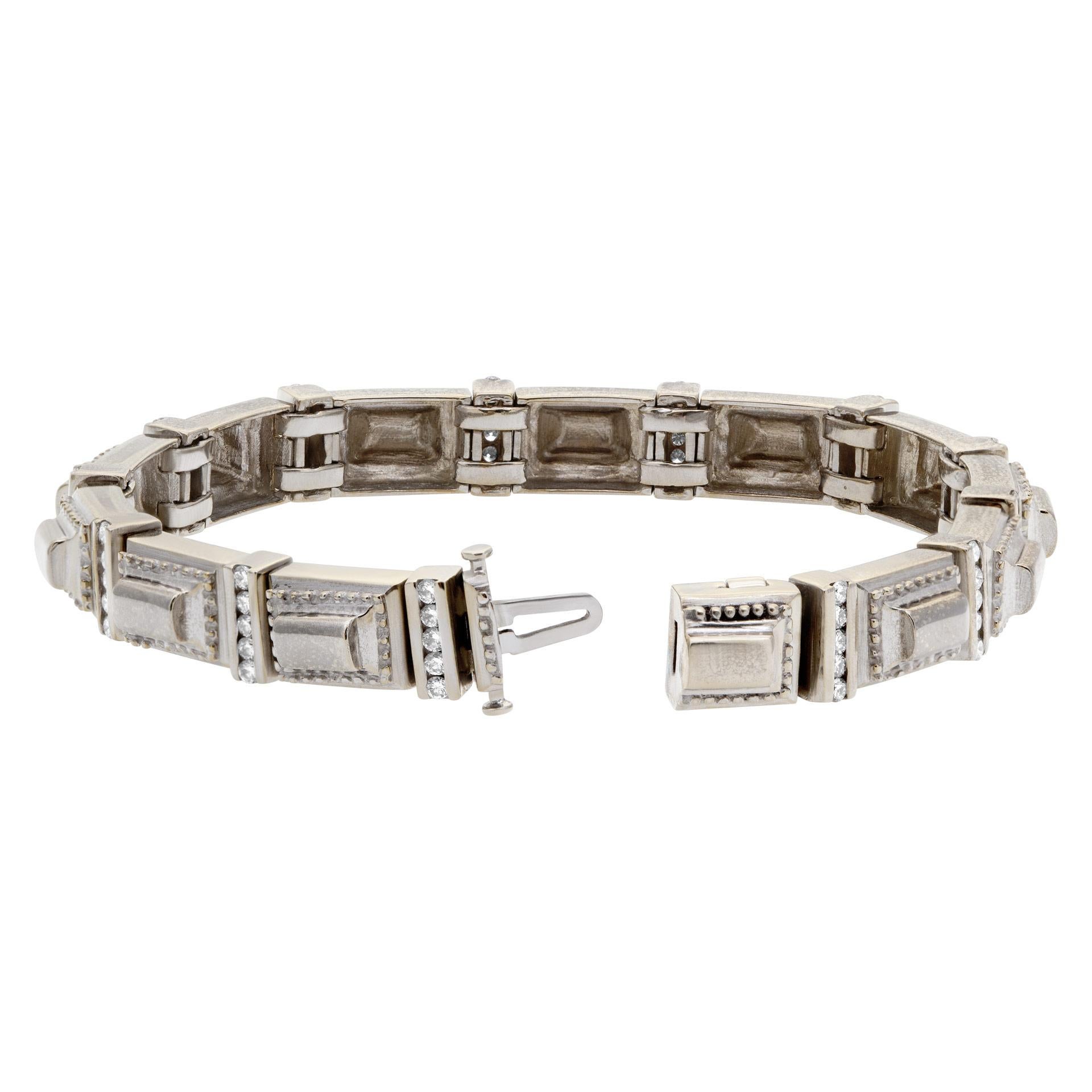 Bracelet en or blanc 18 carats avec environ 1 carat de diamants Excellent état - En vente à Surfside, FL