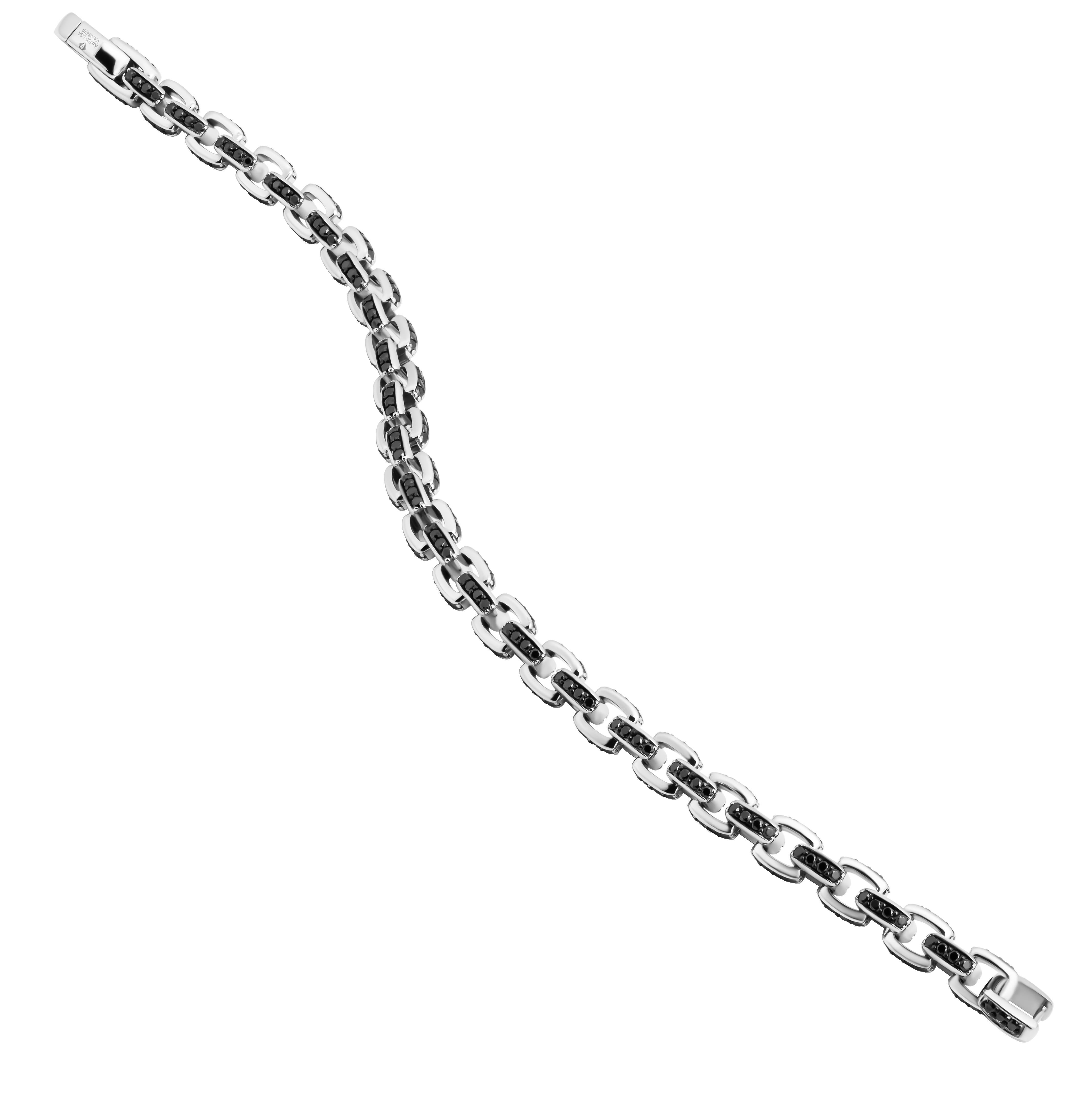 Bracelet en or blanc 18K avec diamants noirs 
avec des diamants noirs totalisant 6,70ct
7.4MM de large
9 pouces (réglable)

