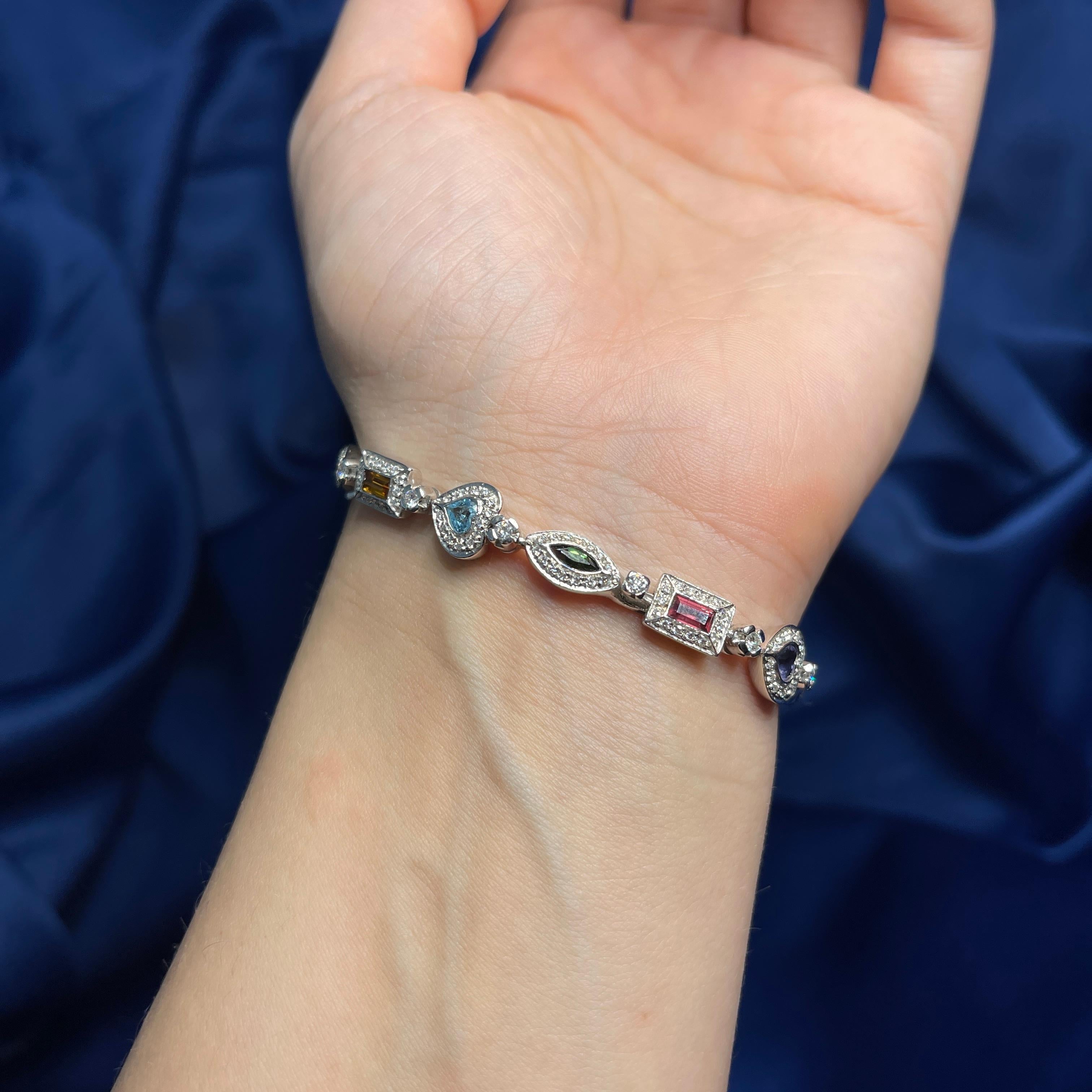 Bracciale in oro bianco 18K con pietre dure, diamanti e tsavoriti in vendita 1