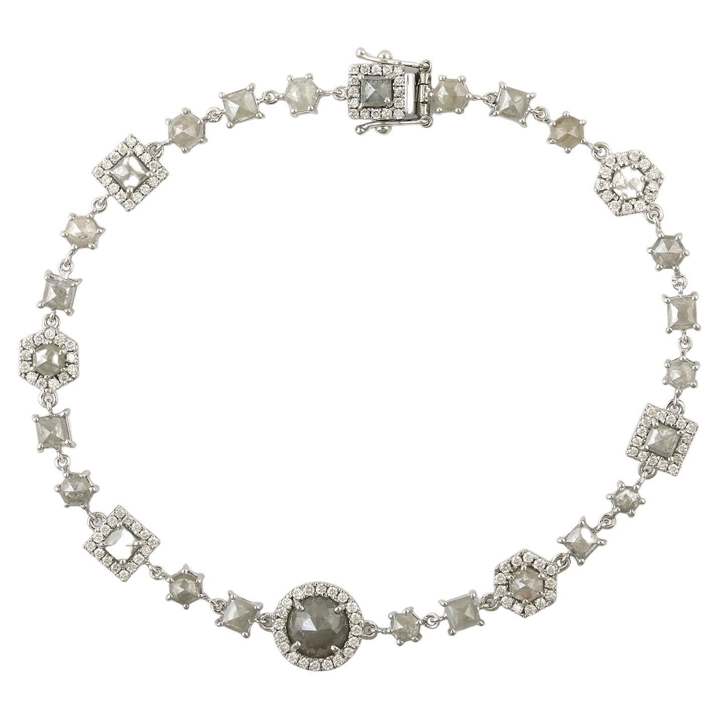 Bracelet en or blanc 18 carats avec diamants de glace et diamants pavés en vente