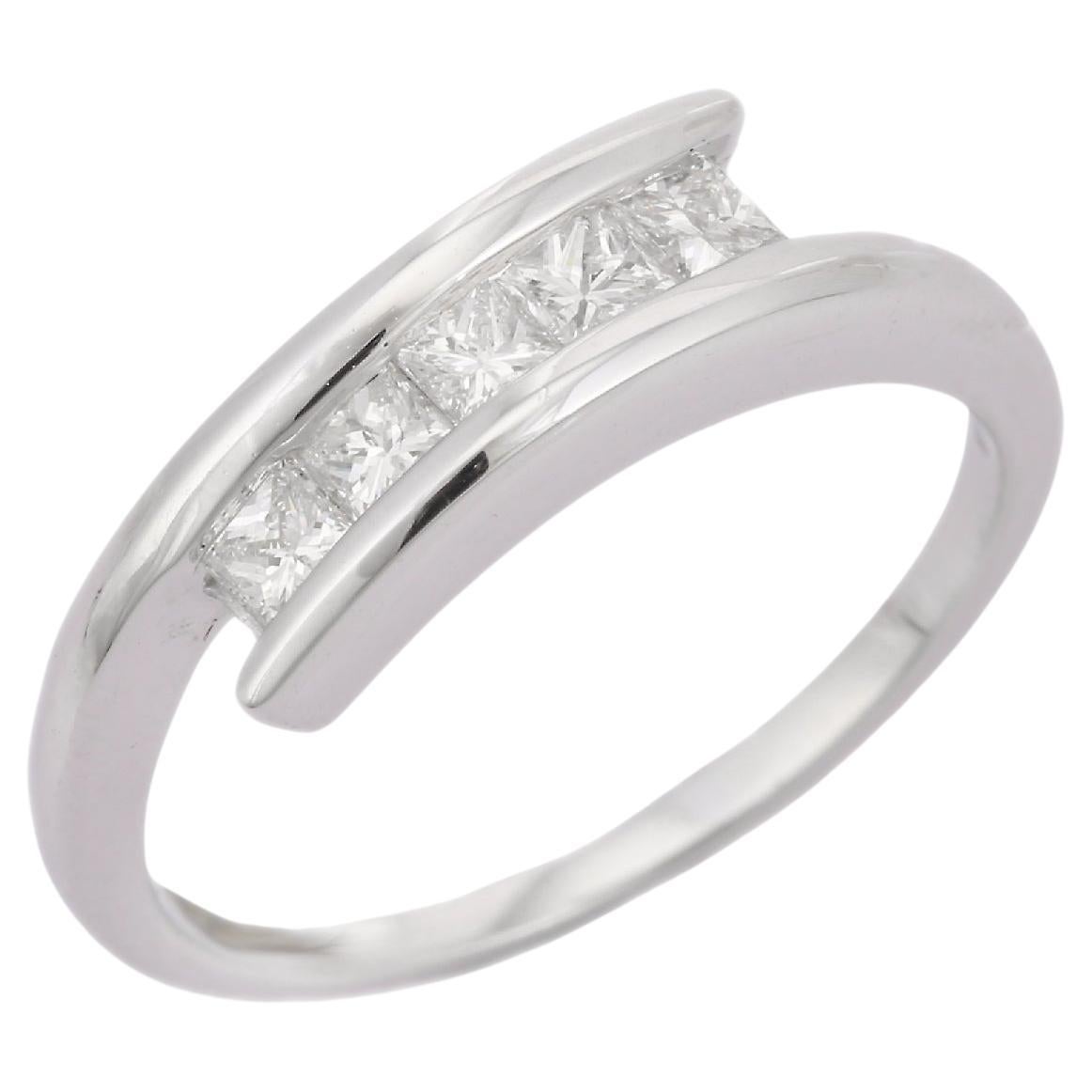 Anillo apilable de diamantes talla princesa en oro blanco macizo de 18 quilates