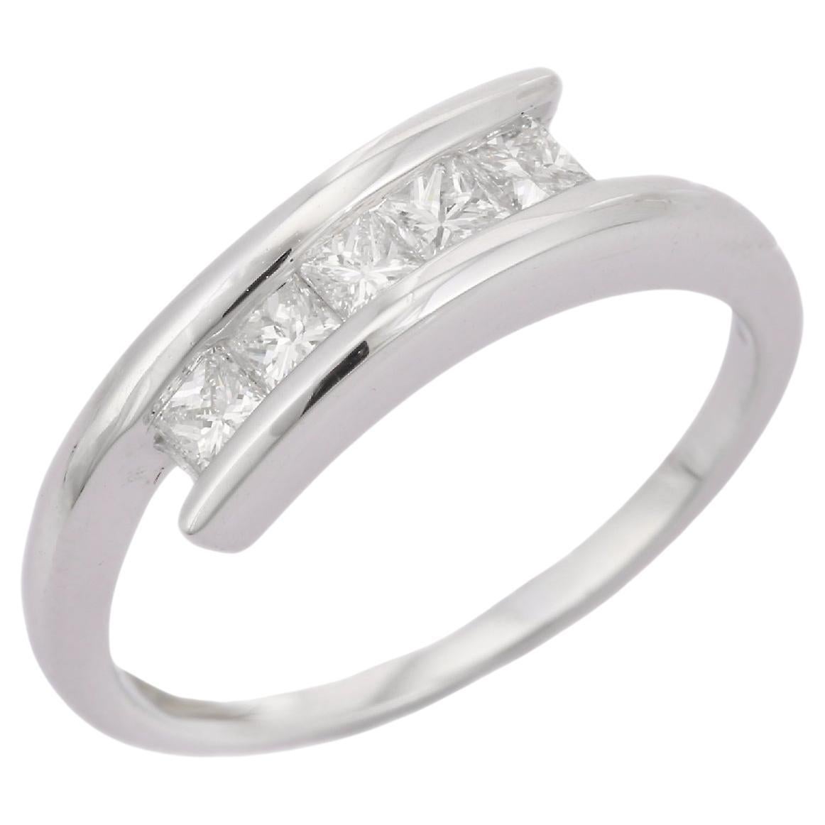 Bague empilable en or blanc massif 18 carats avec diamants taille princesse