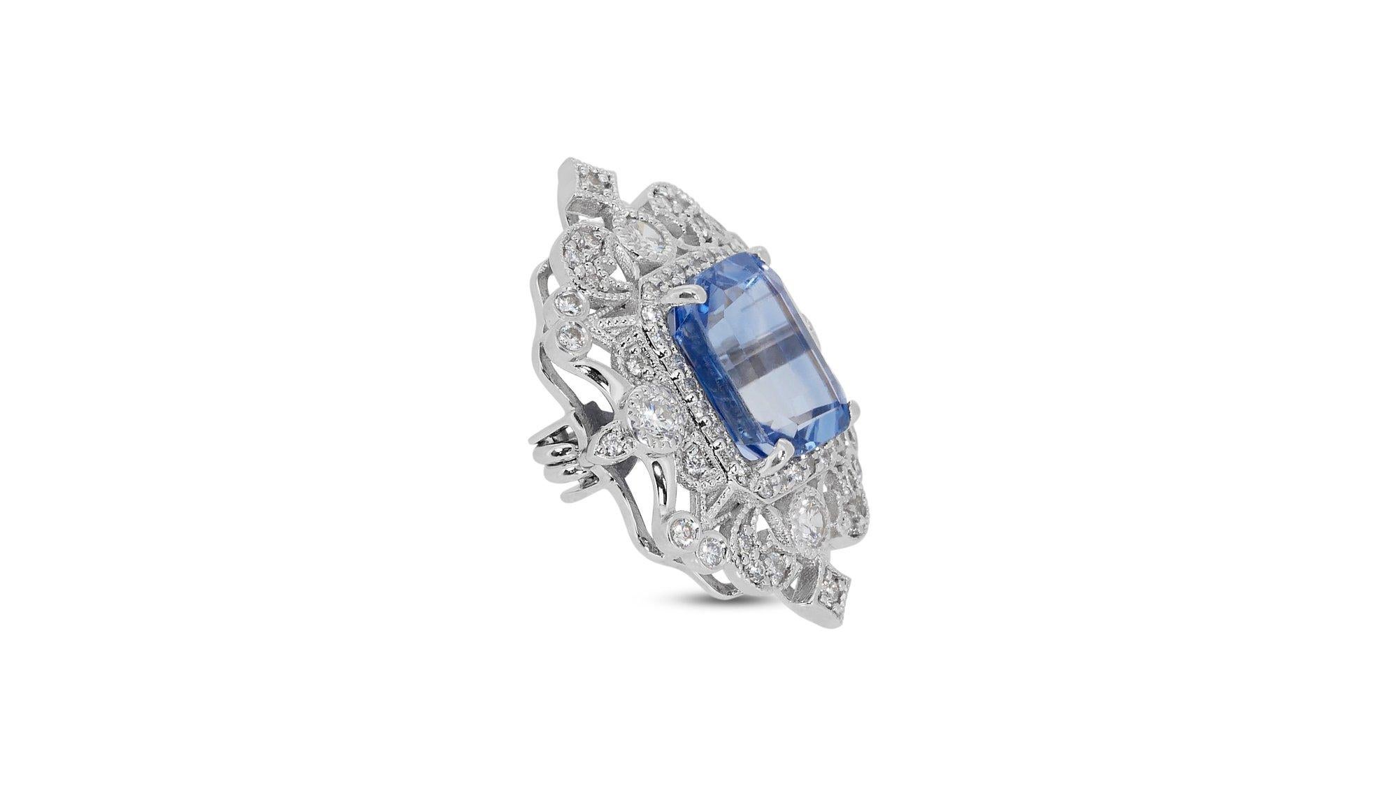 18k White Gold Brooch w/ 5.65 ct Sapphire and Natural Diamonds GIA Certificate For Sale 1