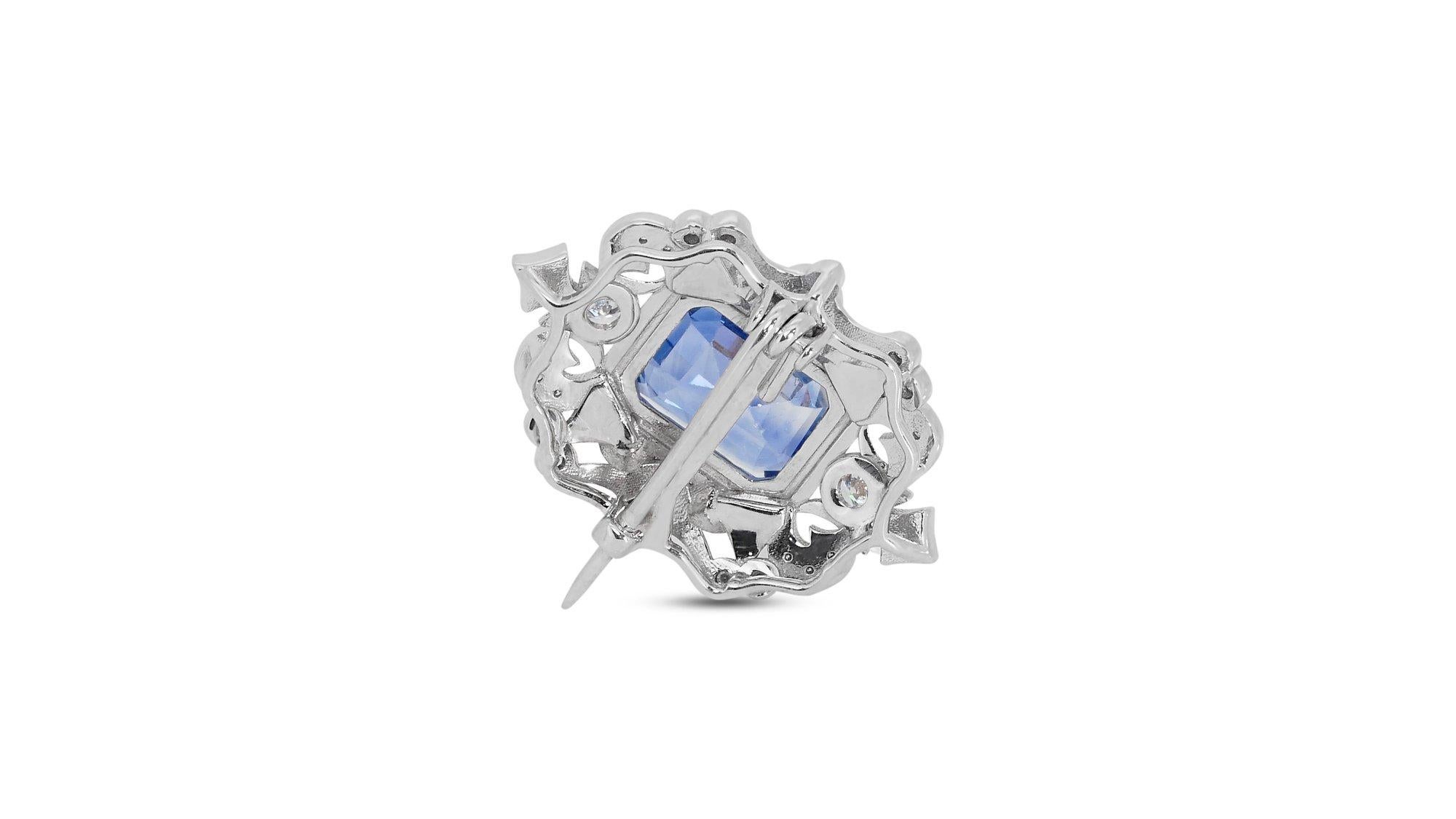 18k White Gold Brooch w/ 5.65 ct Sapphire and Natural Diamonds GIA Certificate For Sale 3