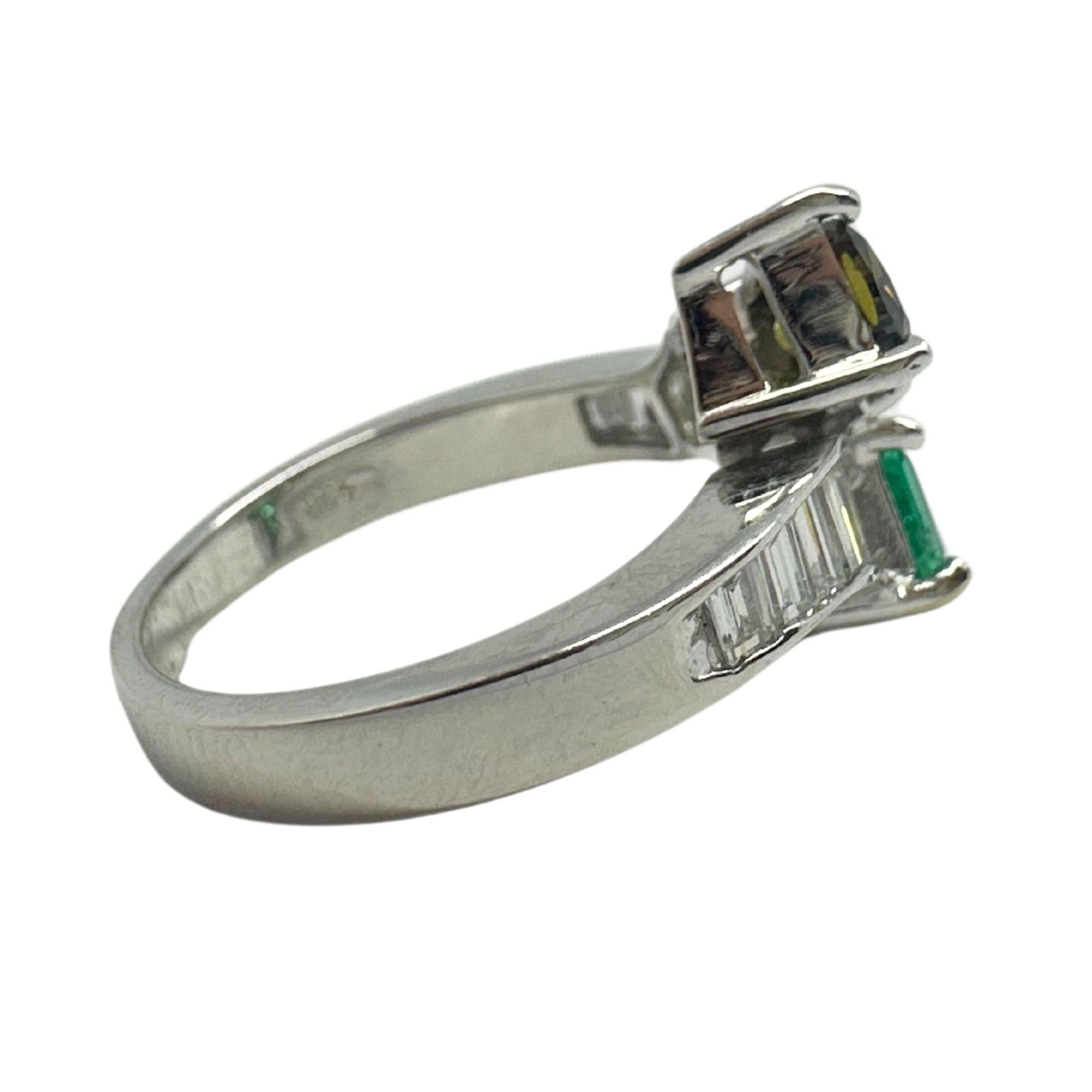 18K White Gold Brown Diamond, Baguette-Cut White Diamond, and Emerald Toi et Moi For Sale 6