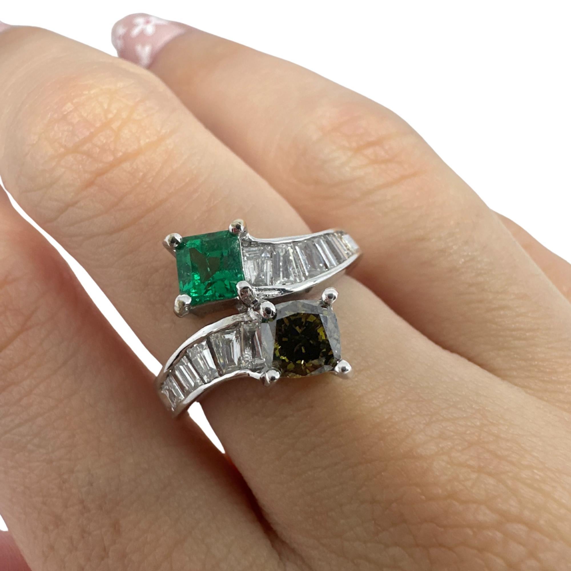 18K White Gold Brown Diamond, Baguette-Cut White Diamond, and Emerald Toi et Moi For Sale 1