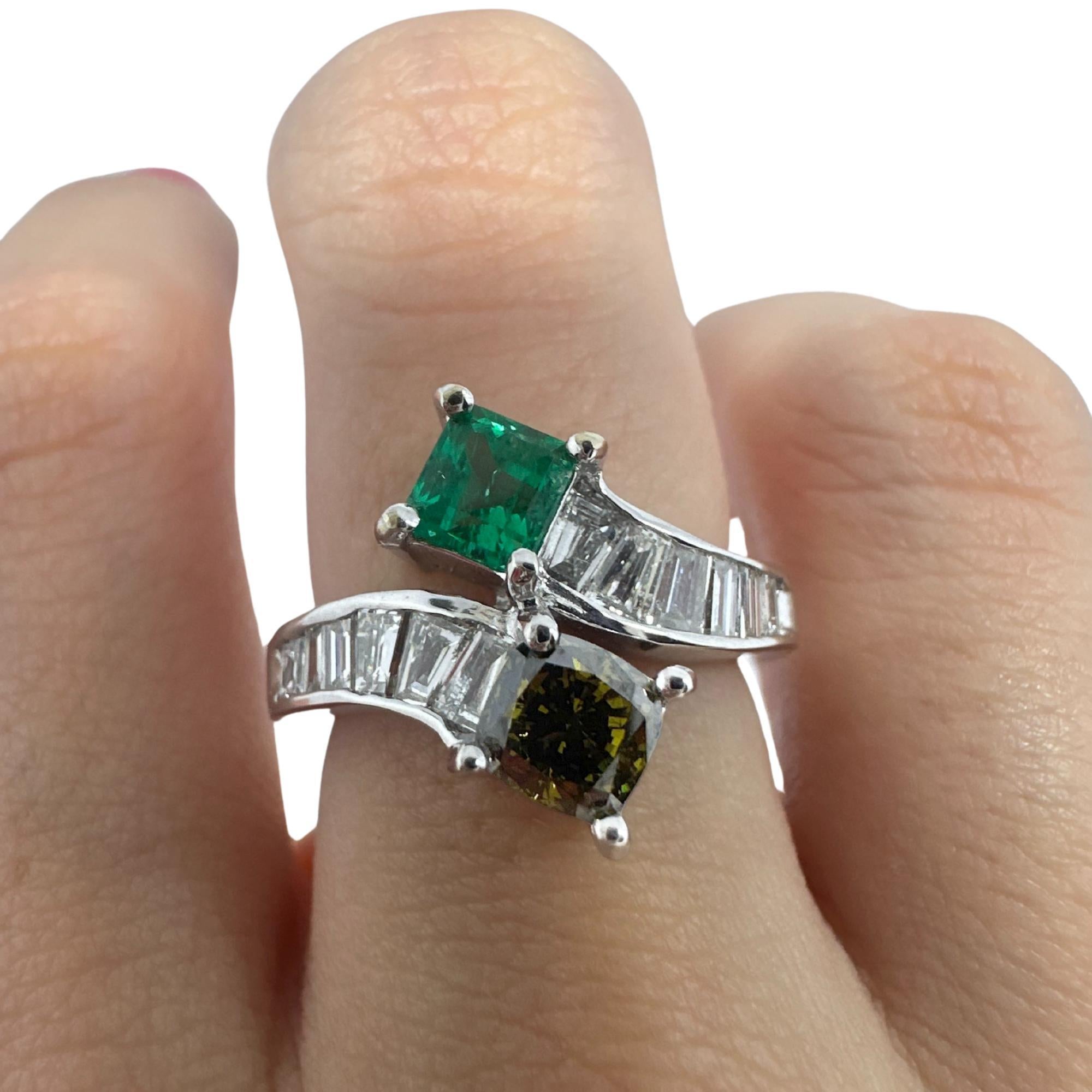 18K White Gold Brown Diamond, Baguette-Cut White Diamond, and Emerald Toi et Moi For Sale 2