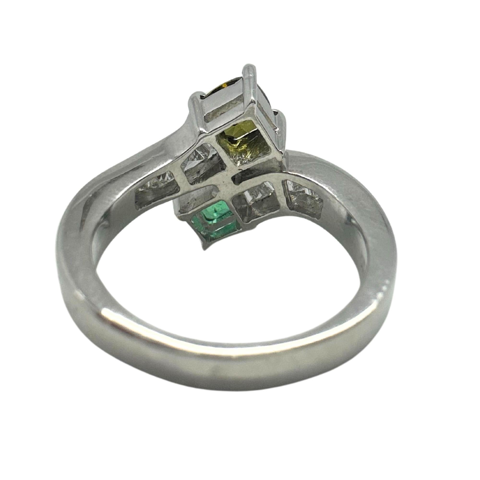 18K White Gold Brown Diamond, Baguette-Cut White Diamond, and Emerald Toi et Moi For Sale 3