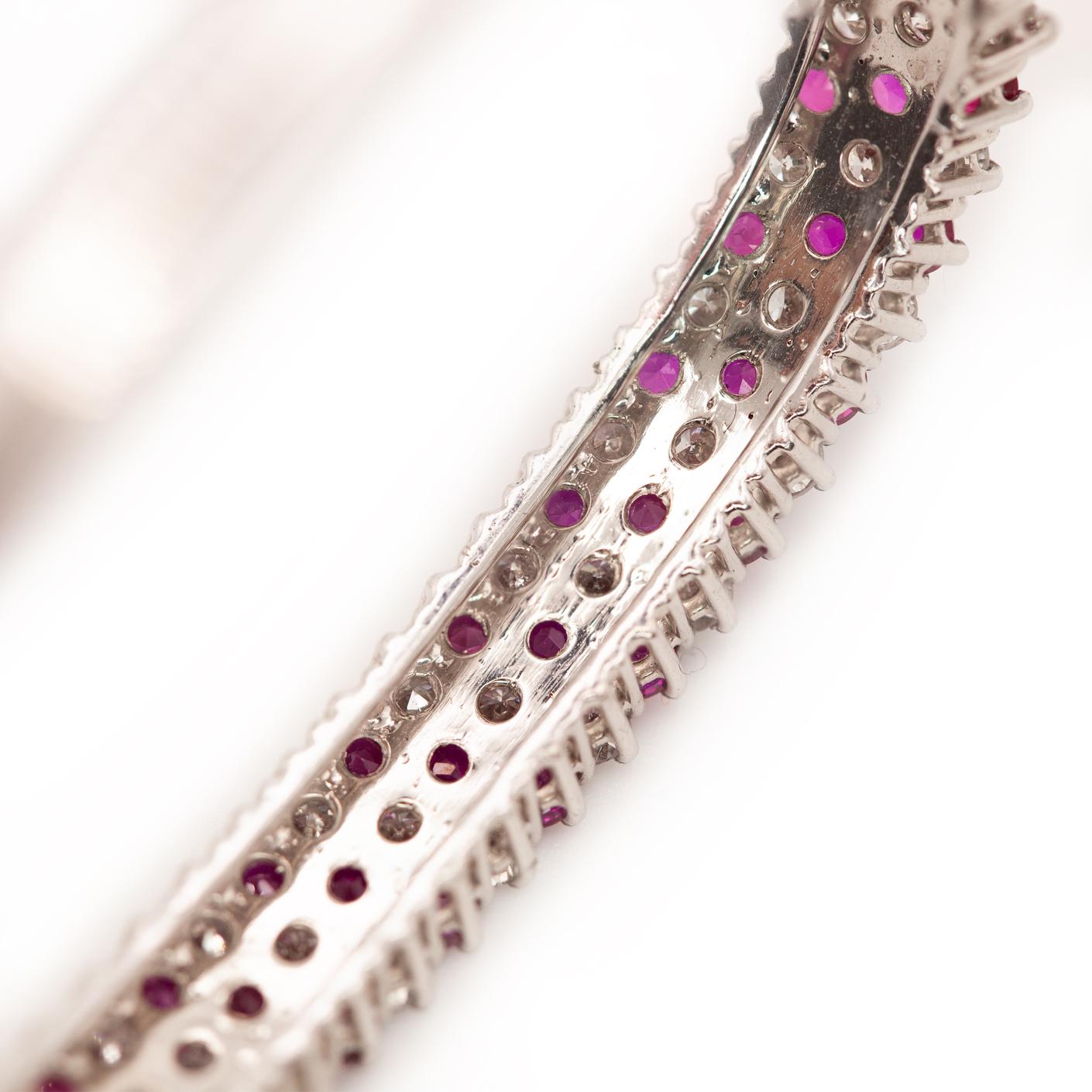 18K Weißgold Burma Rubin und Diamant Scharnier Armreif im Angebot 7