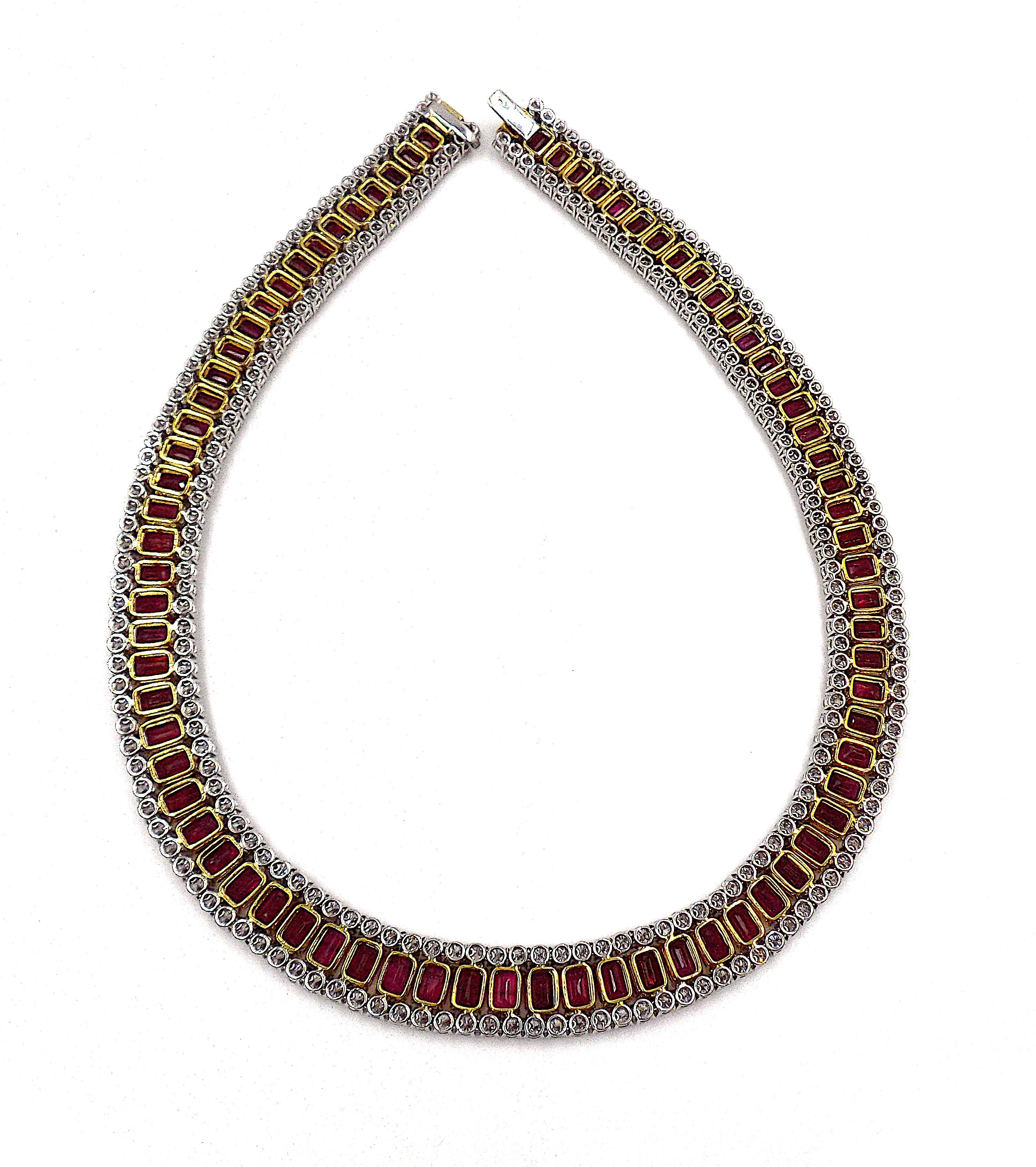 Halskette aus 18 Karat Weißgold mit Burma-Rubin-Diamant (Brillantschliff) im Angebot