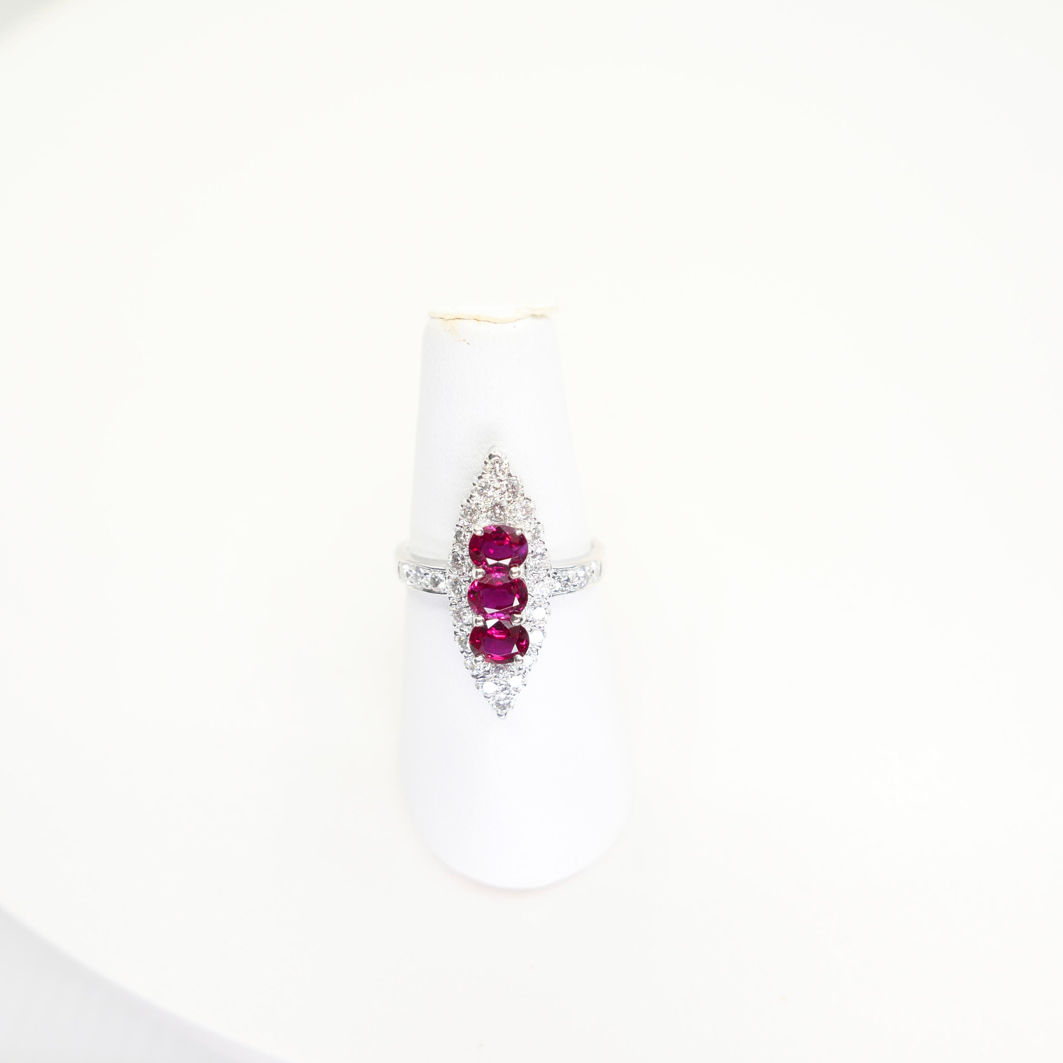 Bague de cocktail en or blanc 18 carats, rubis rouge vif et diamants, cristal de roche. en vente 12