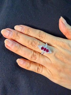 18K Weißgold Burma Vivid Red Ruby & Diamond Cocktail Ring, Edelsteinkristall.