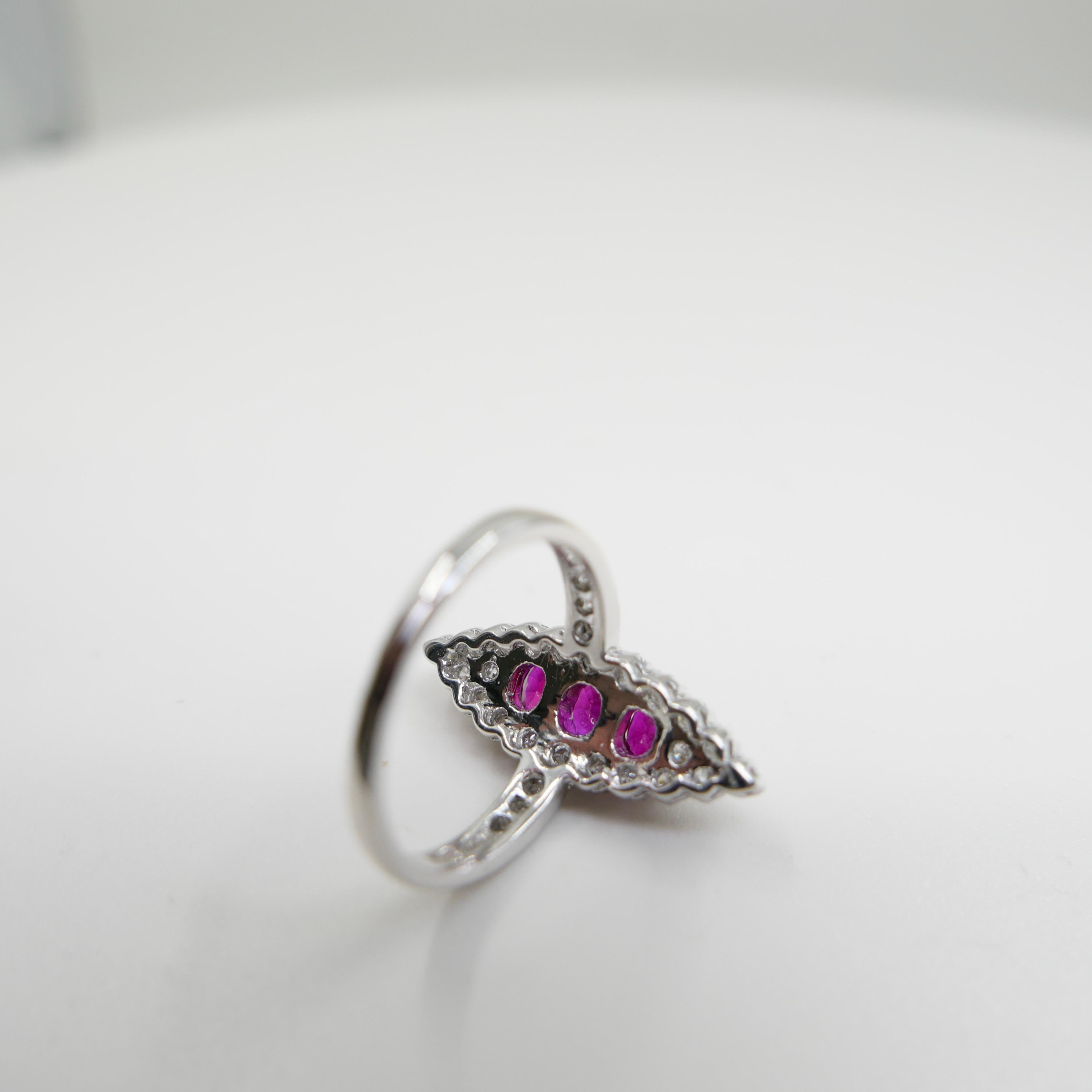 Bague de cocktail en or blanc 18 carats, rubis rouge vif et diamants, cristal de roche. Pour femmes en vente