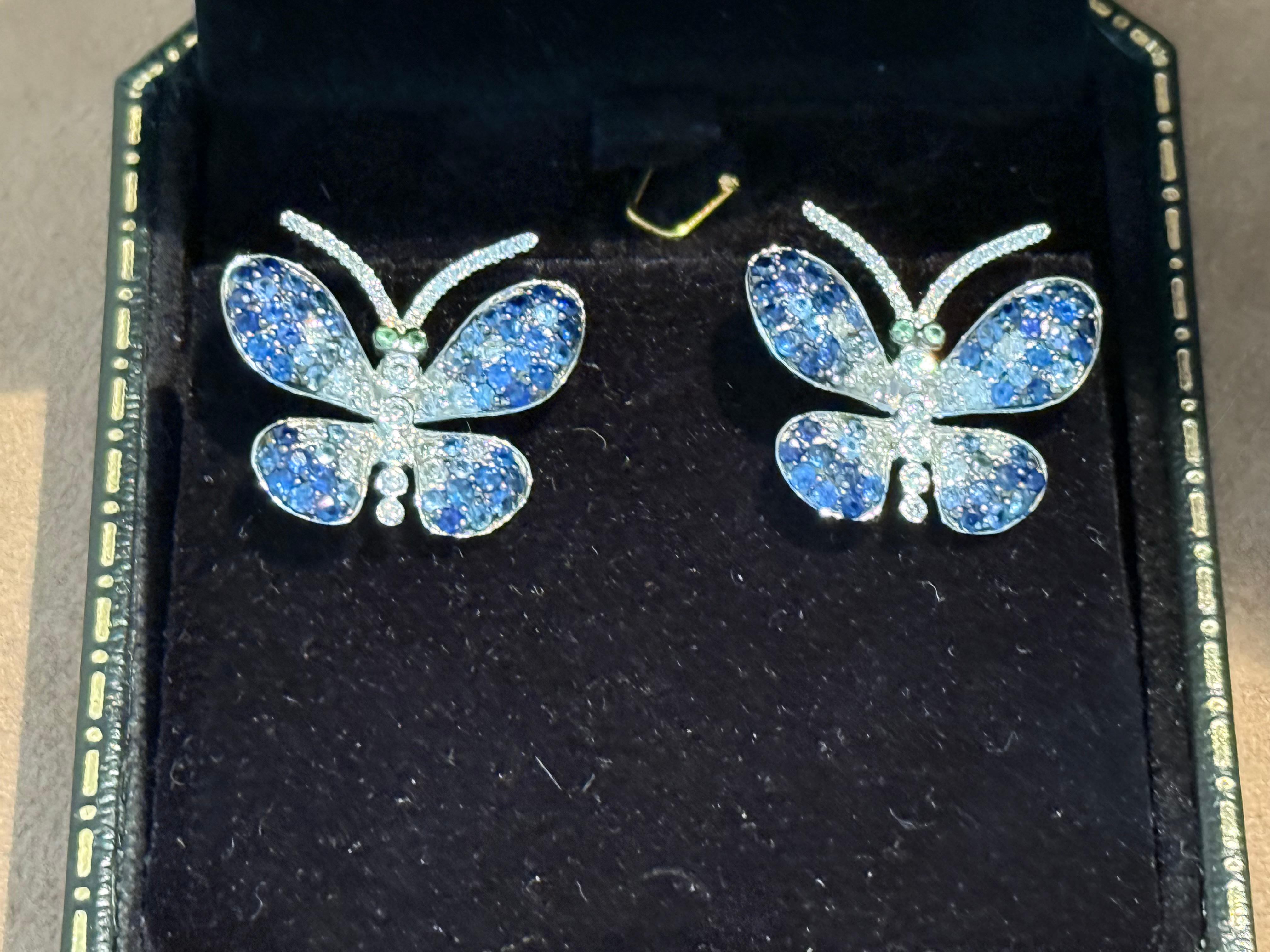 Orecchini a perno a farfalla in oro bianco 18k Zaffiro blu Diamante Tsavorite in vendita 7