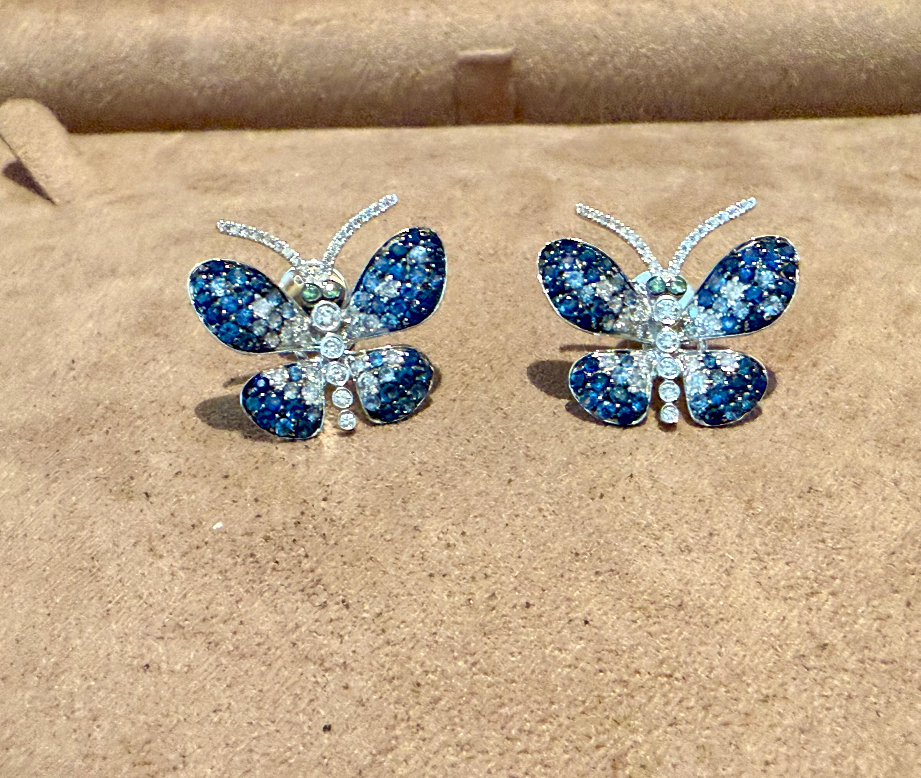 Contemporaneo Orecchini a perno a farfalla in oro bianco 18k Zaffiro blu Diamante Tsavorite in vendita
