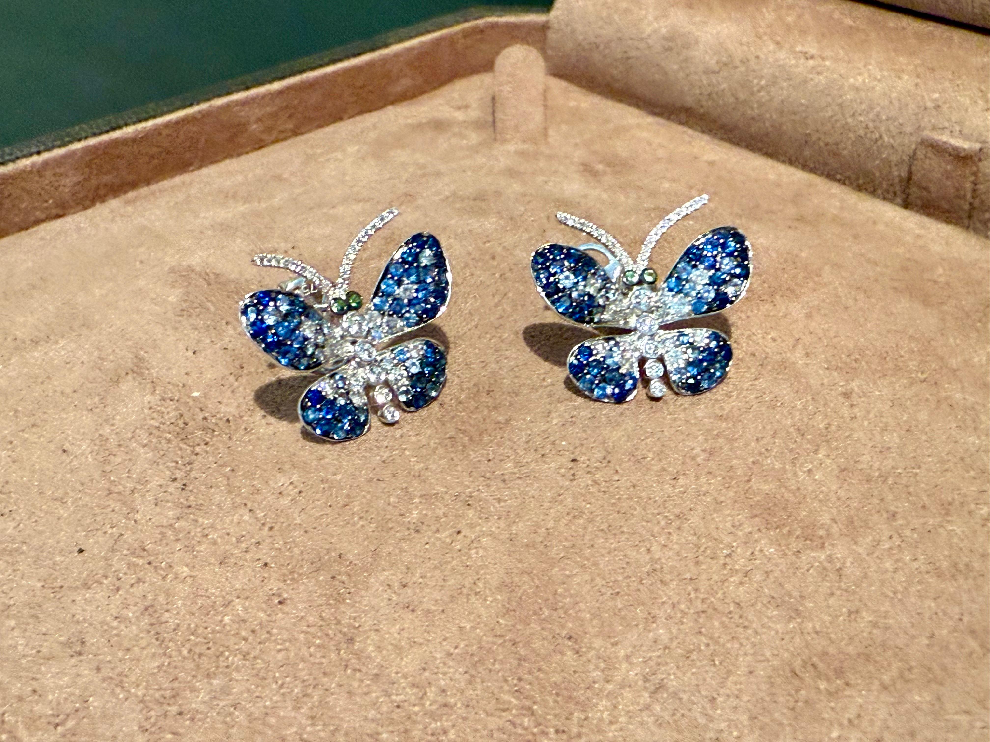 Donna Orecchini a perno a farfalla in oro bianco 18k Zaffiro blu Diamante Tsavorite in vendita