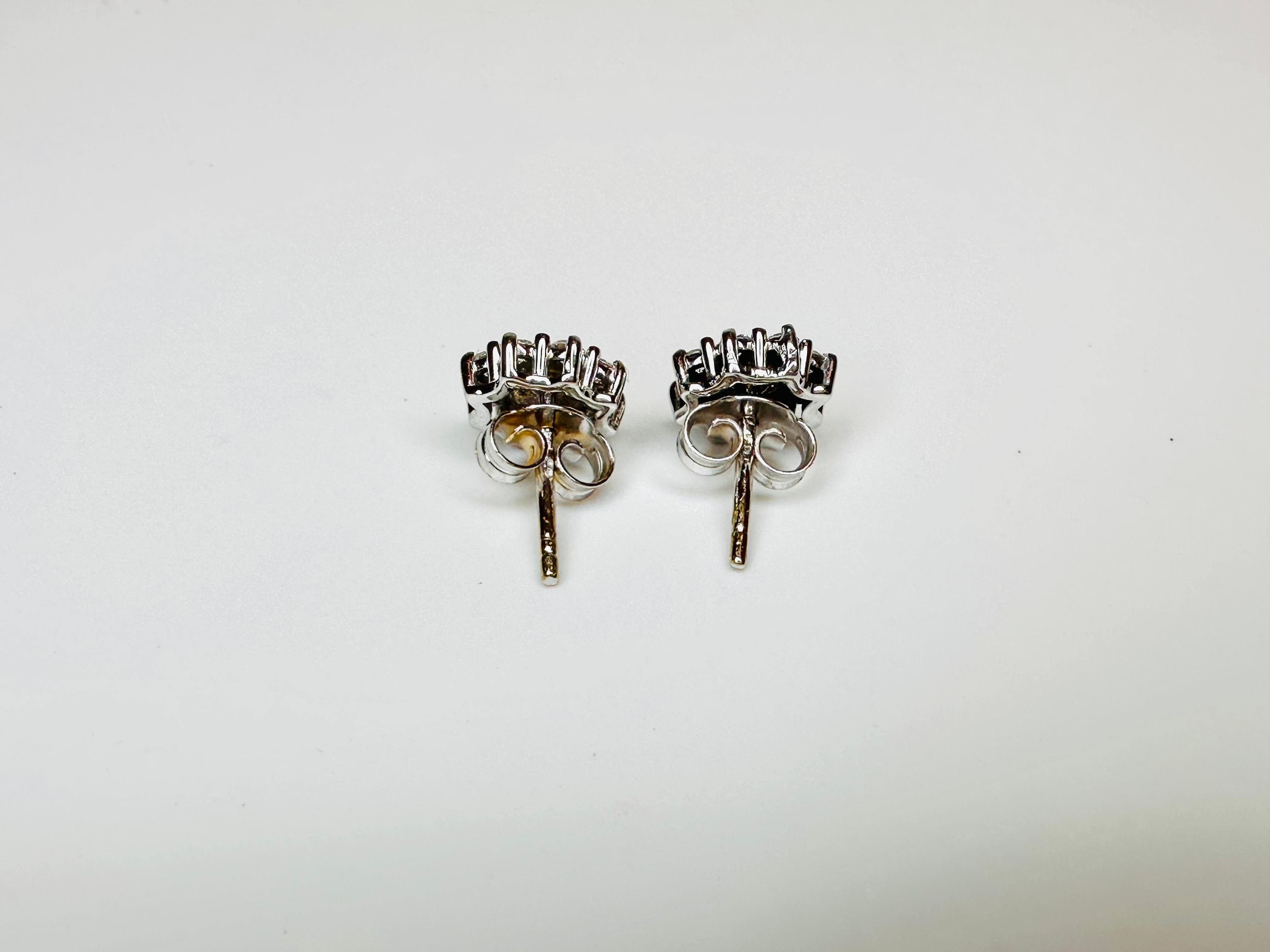 This beautiful and versatile set of stud earrings looks like a large diamond from a small distance, but has 34 brilliant round diamonds in 2 different sizes: 16 diamonds measuring 1.3mm in diameter and 18 diamonds measuring 1.8mm , for a total of