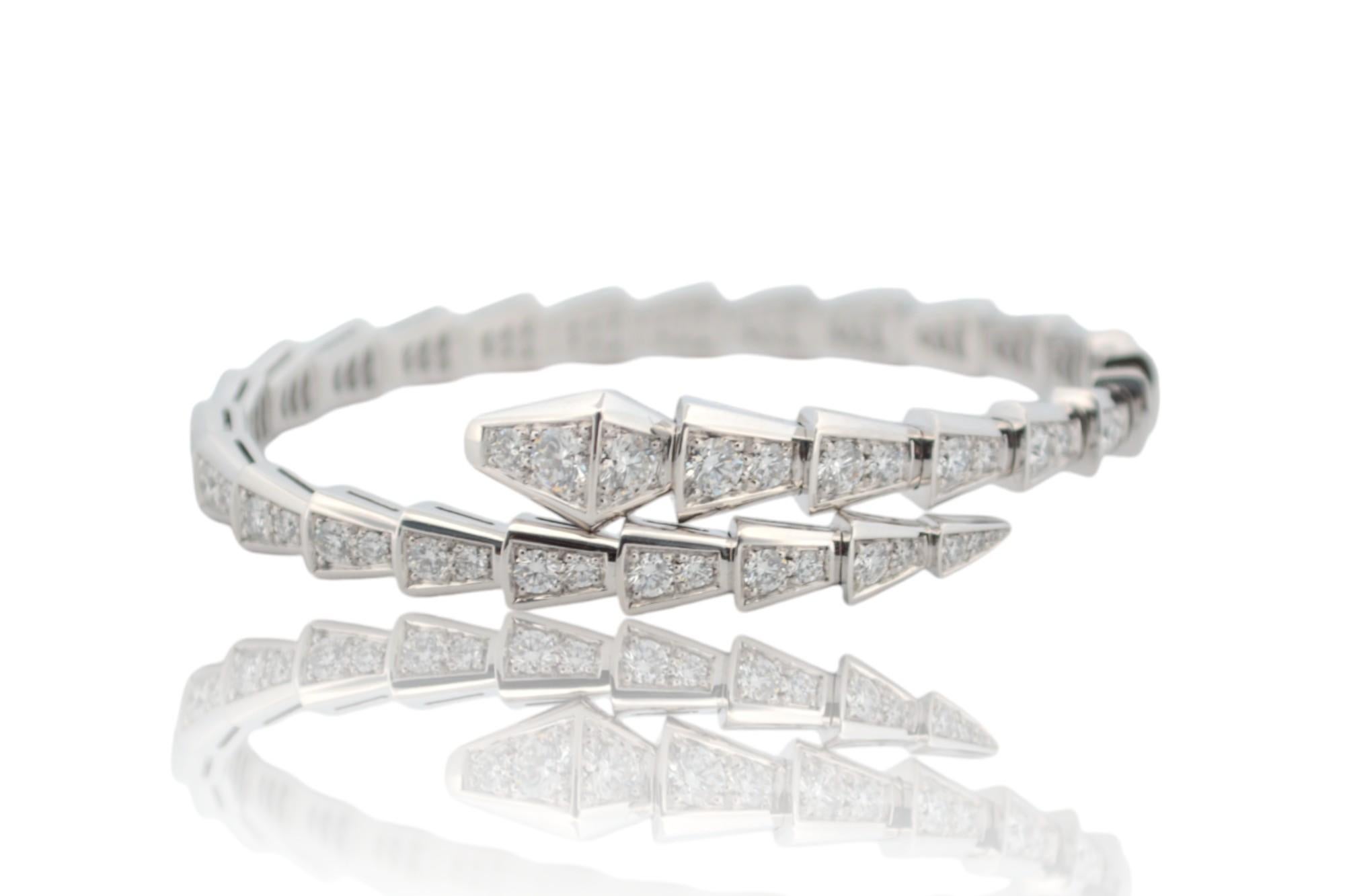 The product comes with an AGS Jewelry certificate of conformity, which includes details about the metal and the precious stones used in confectioning the jewelry. For more information about delivery, warranty and return, please check our