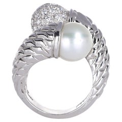 Anello Bypass in oro bianco 18k con sfera di perle e diamanti