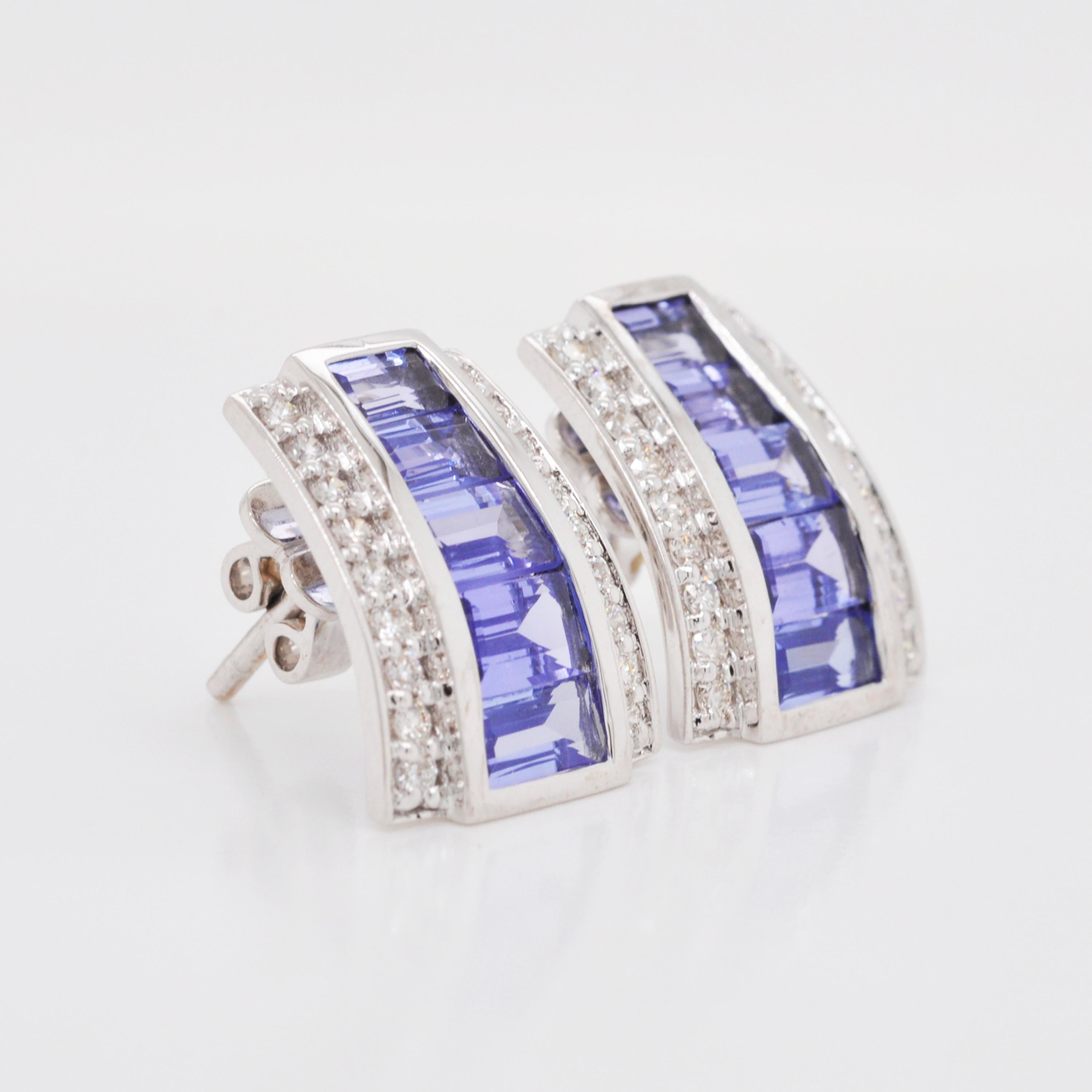 Clous d'oreilles de style Art déco en or blanc 18 carats avec tanzanite et diamants taille baguette Pour femmes en vente