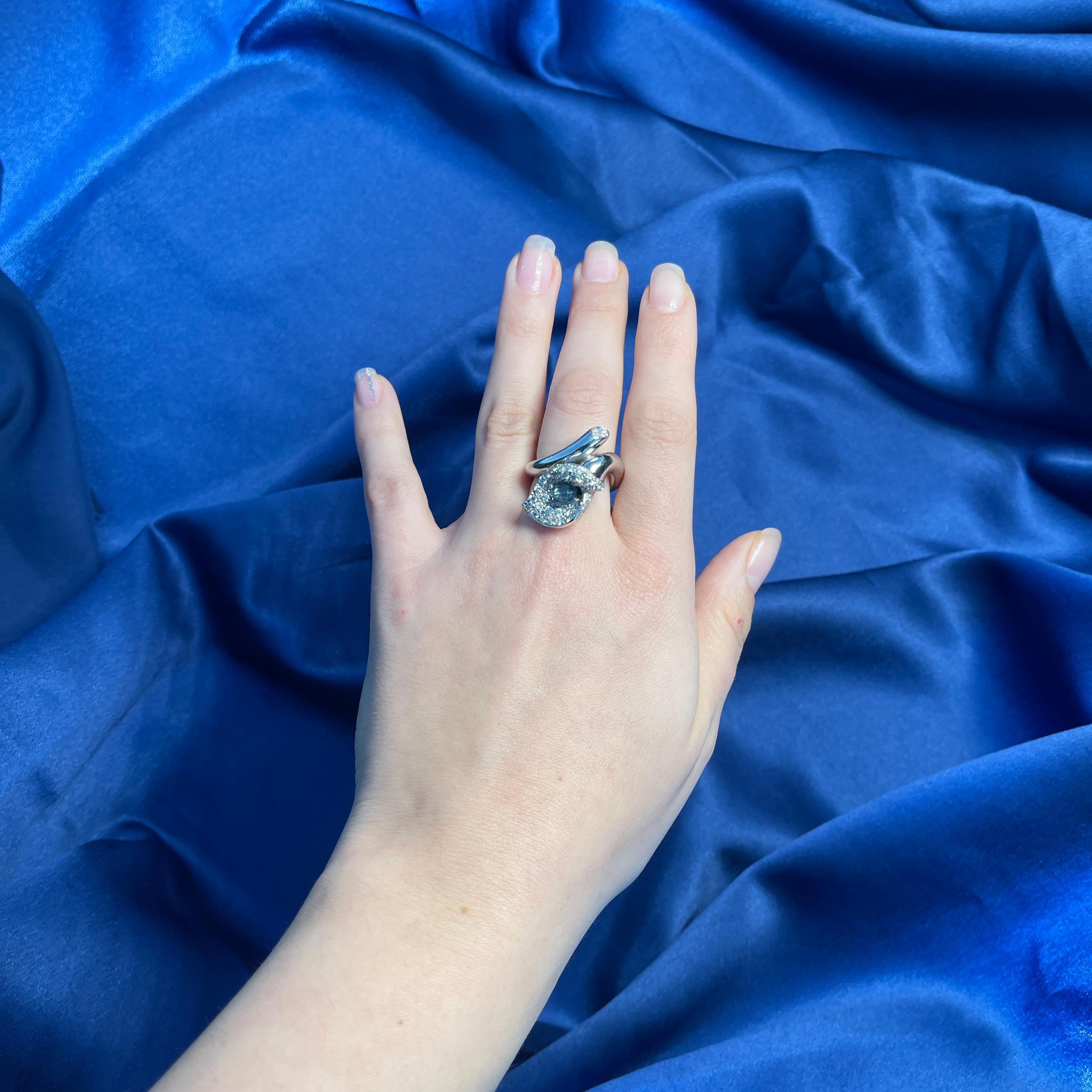 18K White Gold Calla Lily Ring with Diamonds and Sapphire For Sale 2