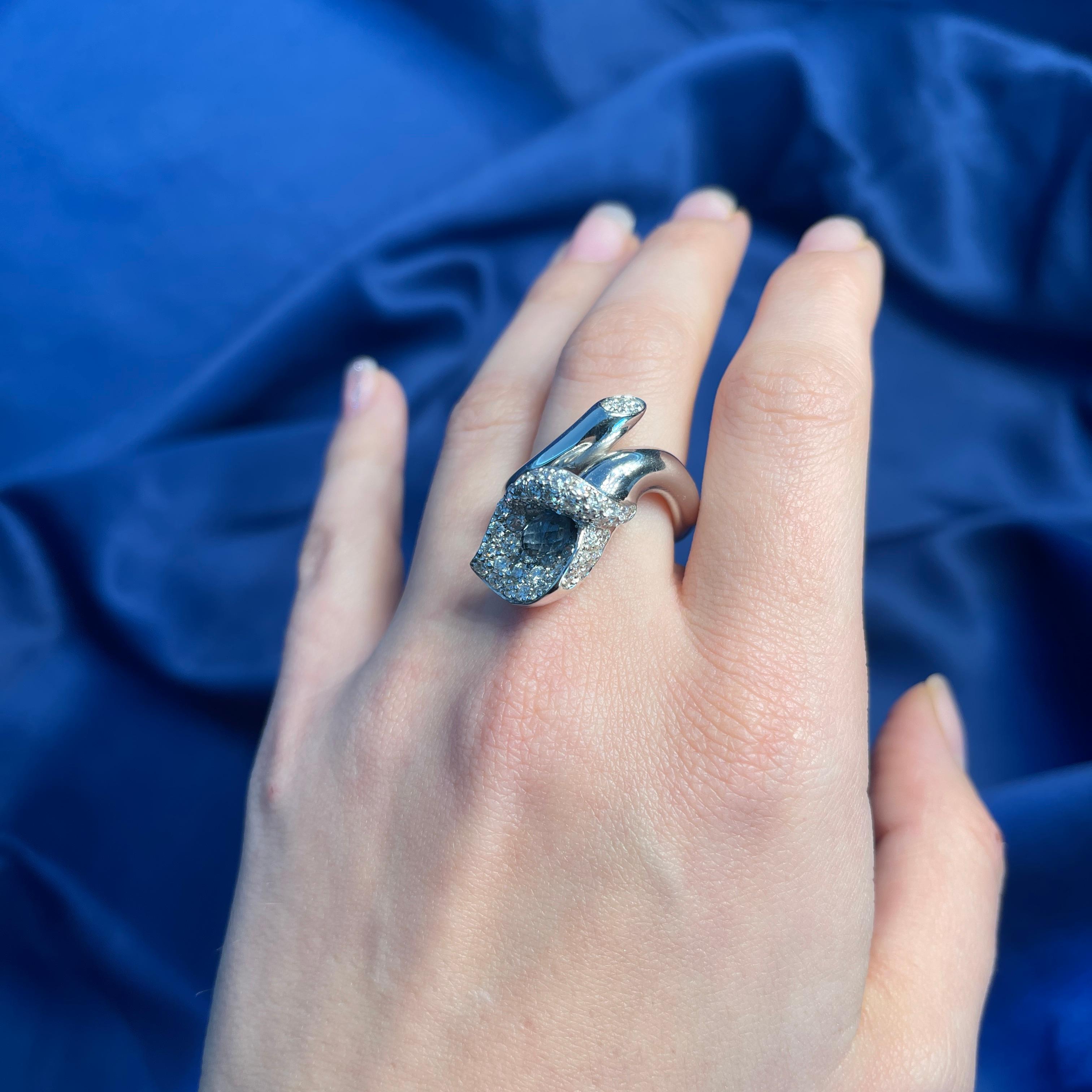 18K White Gold Calla Lily Ring with Diamonds and Sapphire For Sale 4