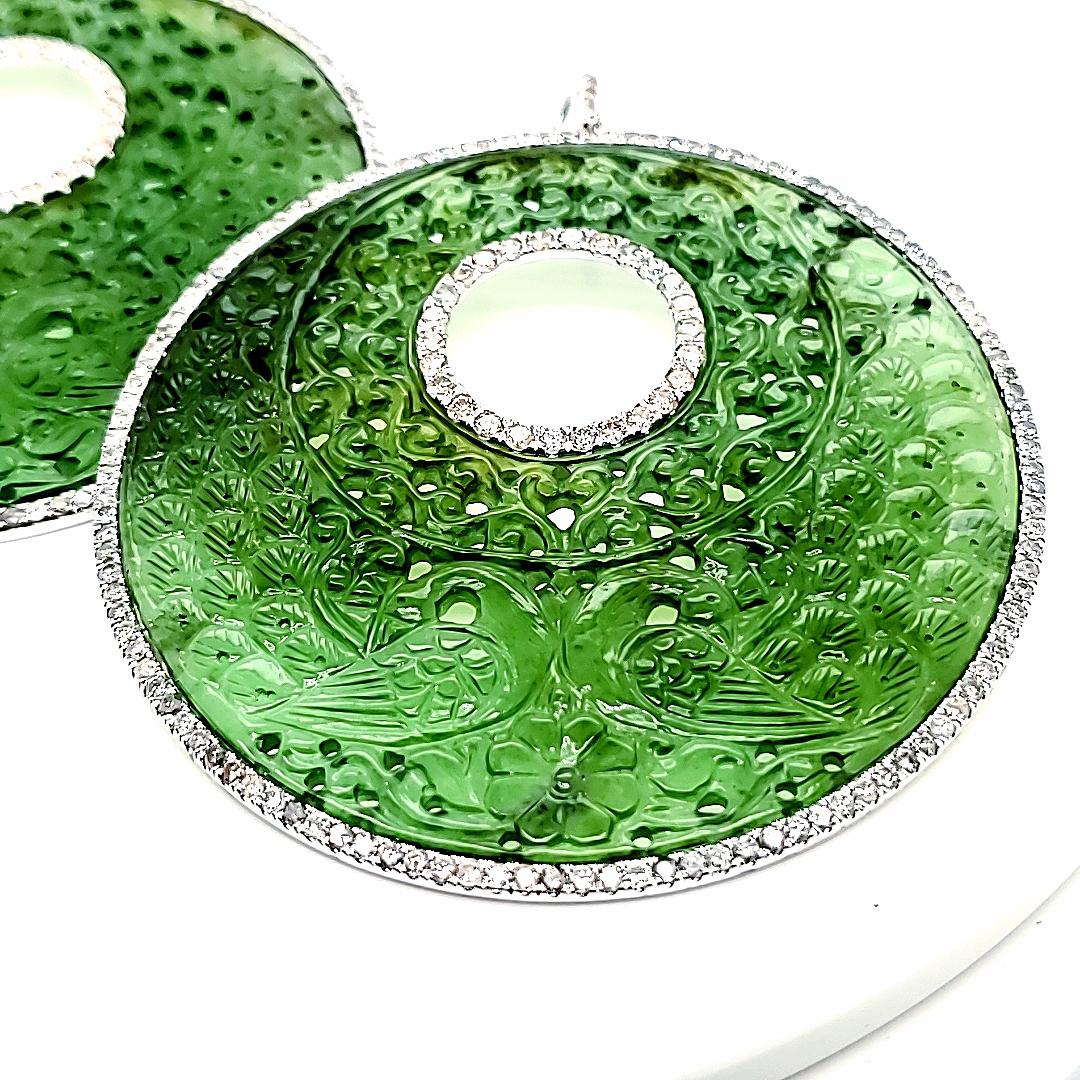 Boucles d'oreilles pendantes en or blanc 18K serpentine sculptée et diamant rond Neuf - En vente à Hong Kong, HK