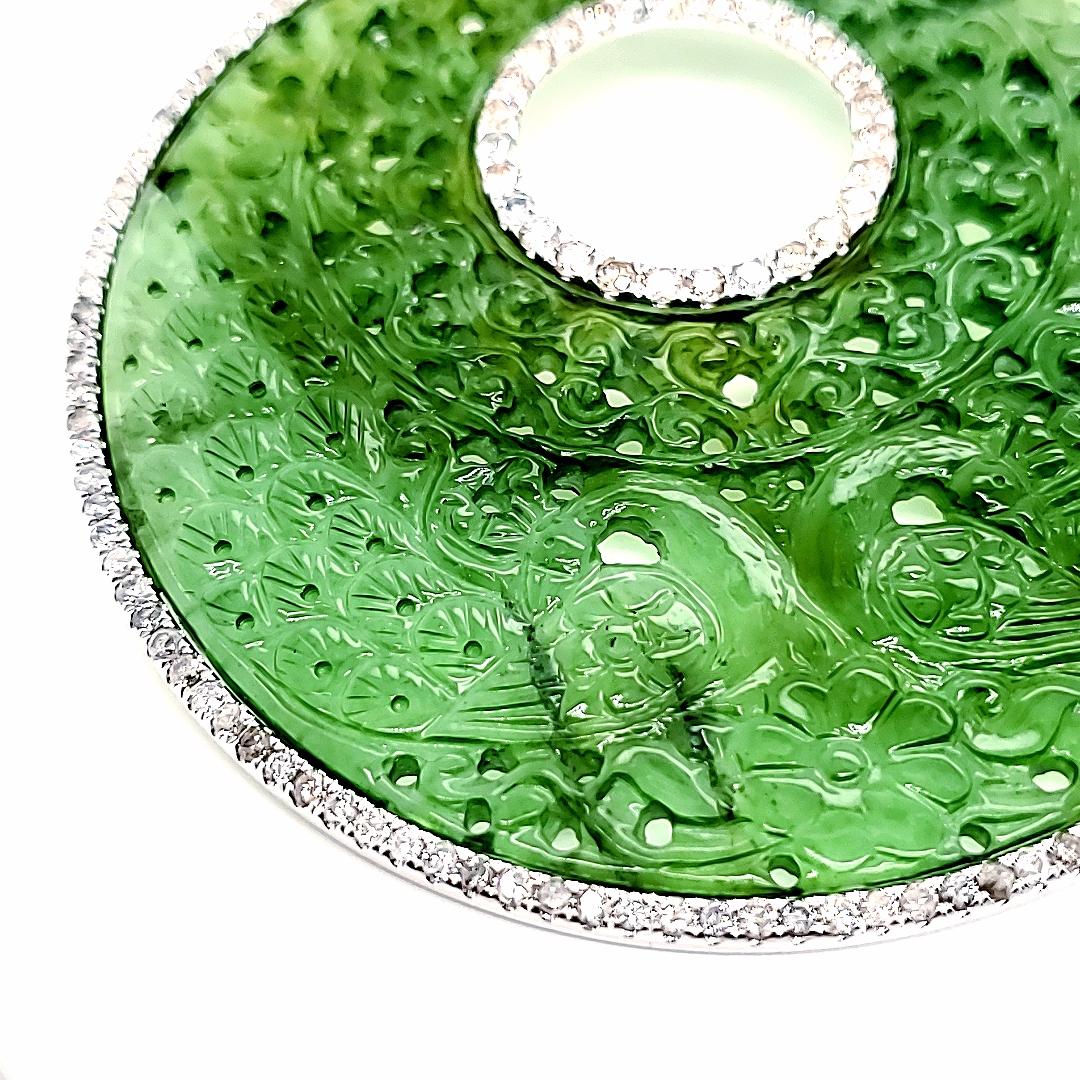 Boucles d'oreilles pendantes en or blanc 18K serpentine sculptée et diamant rond en vente 2