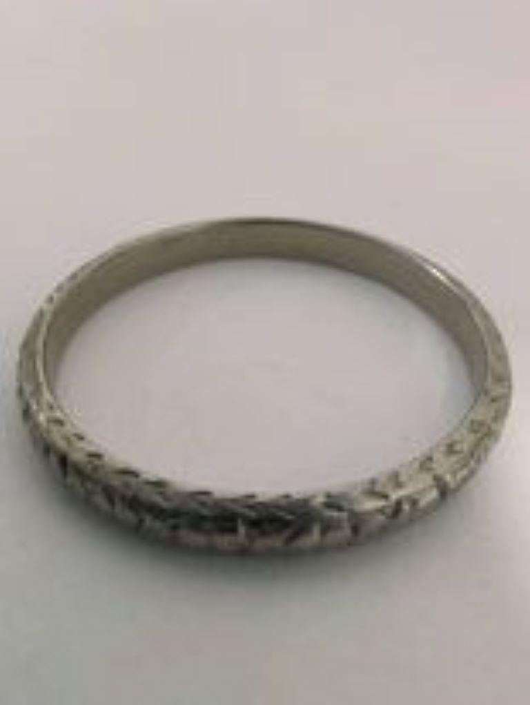 18k White Gold Carved Wedding Band Ring 2.1g In Good Condition In St. Petersburg, FL