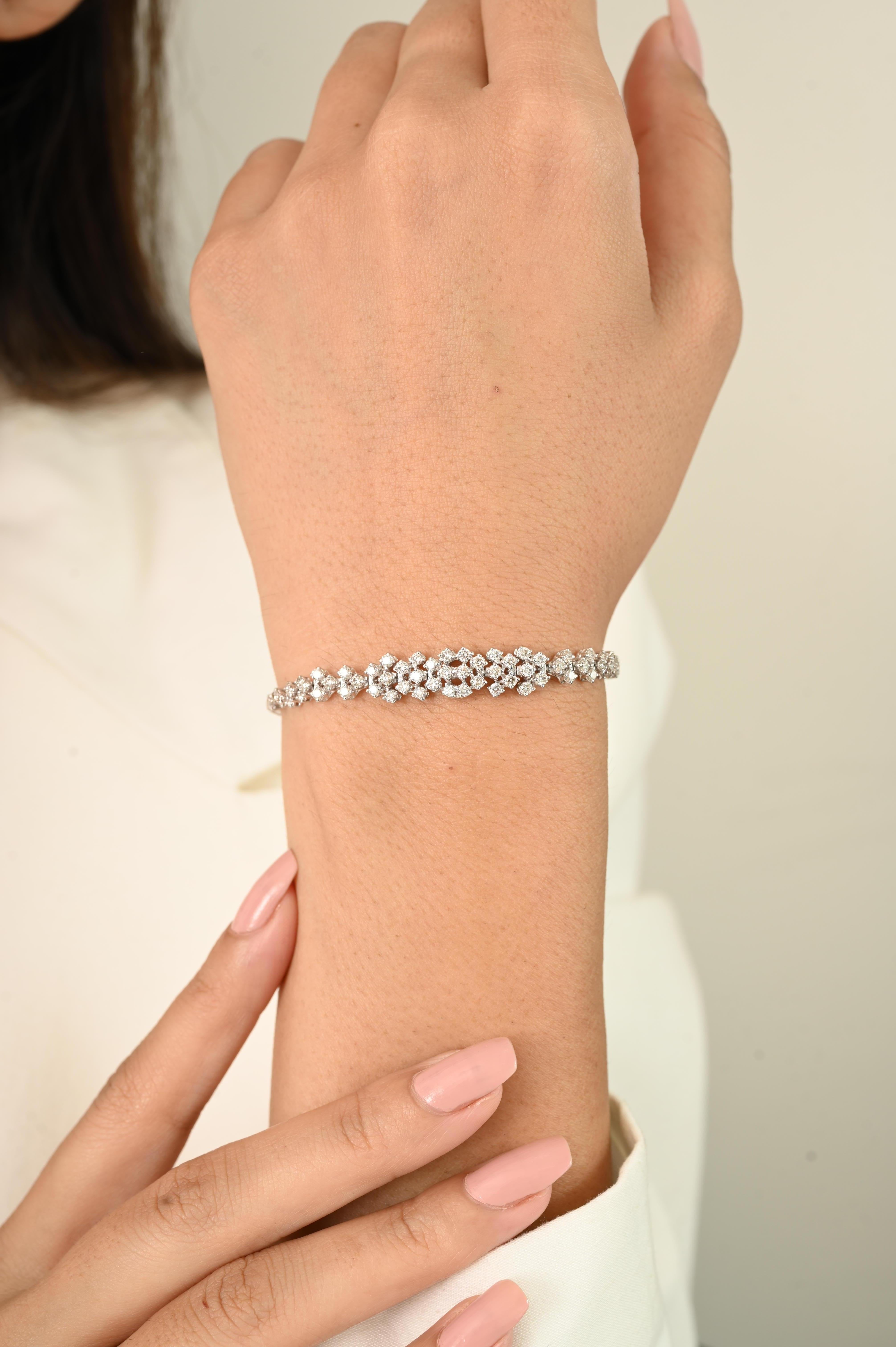 Taglio rotondo Bracciale tennis con cluster di diamanti certificati in oro bianco 18k 1,34 CTW Gioielli di pregio in vendita