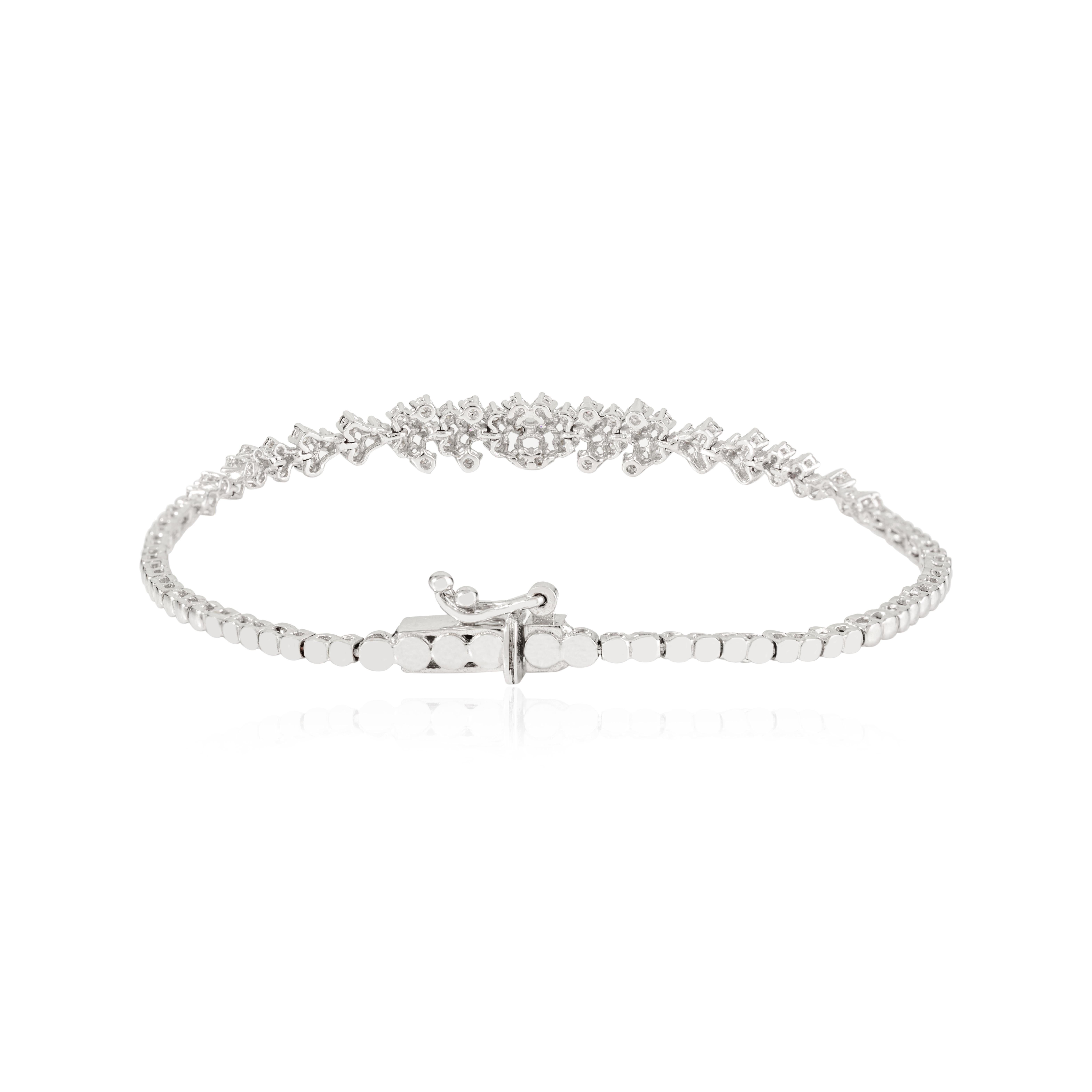 Bracciale tennis con cluster di diamanti certificati in oro bianco 18k 1,34 CTW Gioielli di pregio in vendita 3