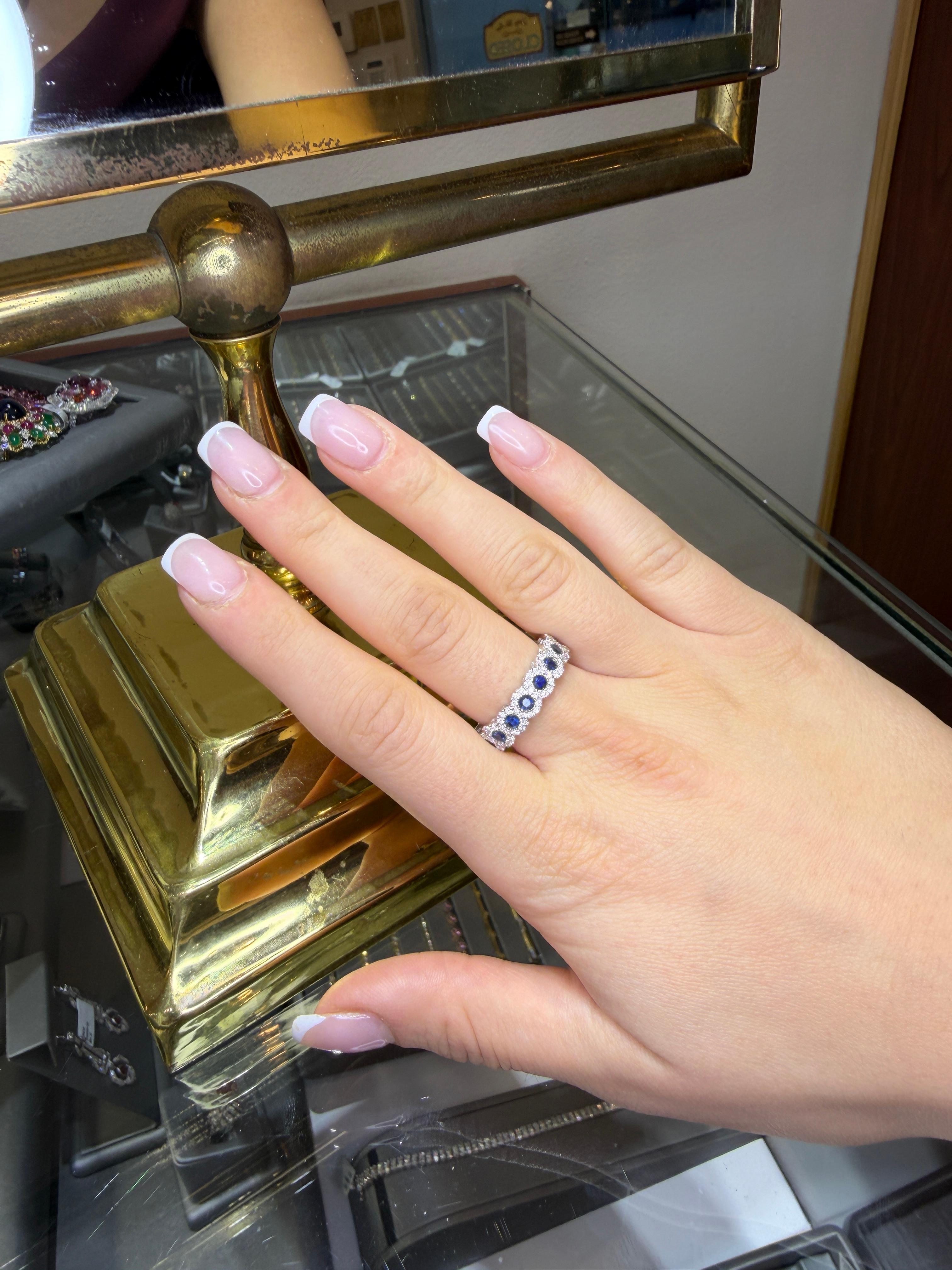 Taille ronde Bracelet éternel en or blanc 18 carats saphir de Ceylan et diamant 1,74 carats saphirs 1,00 carats D en vente