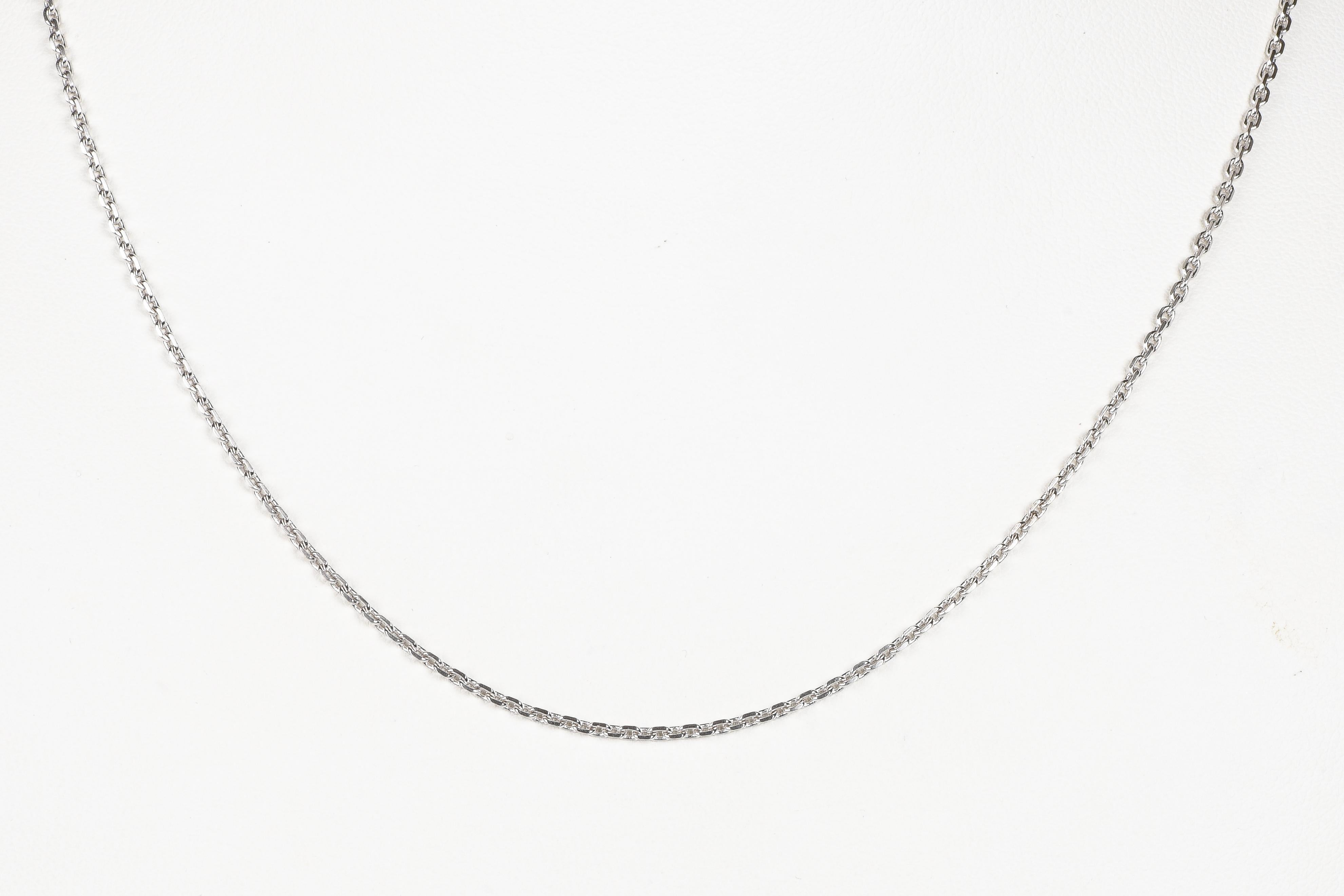 This 18k white gold chain is a perfect example of simplicity and elegance. The fine mesh of this chain creates a delicate and discreet appearance that makes it versatile and ideal to be worn alone or with a pendant. 18K white gold gives the chain a