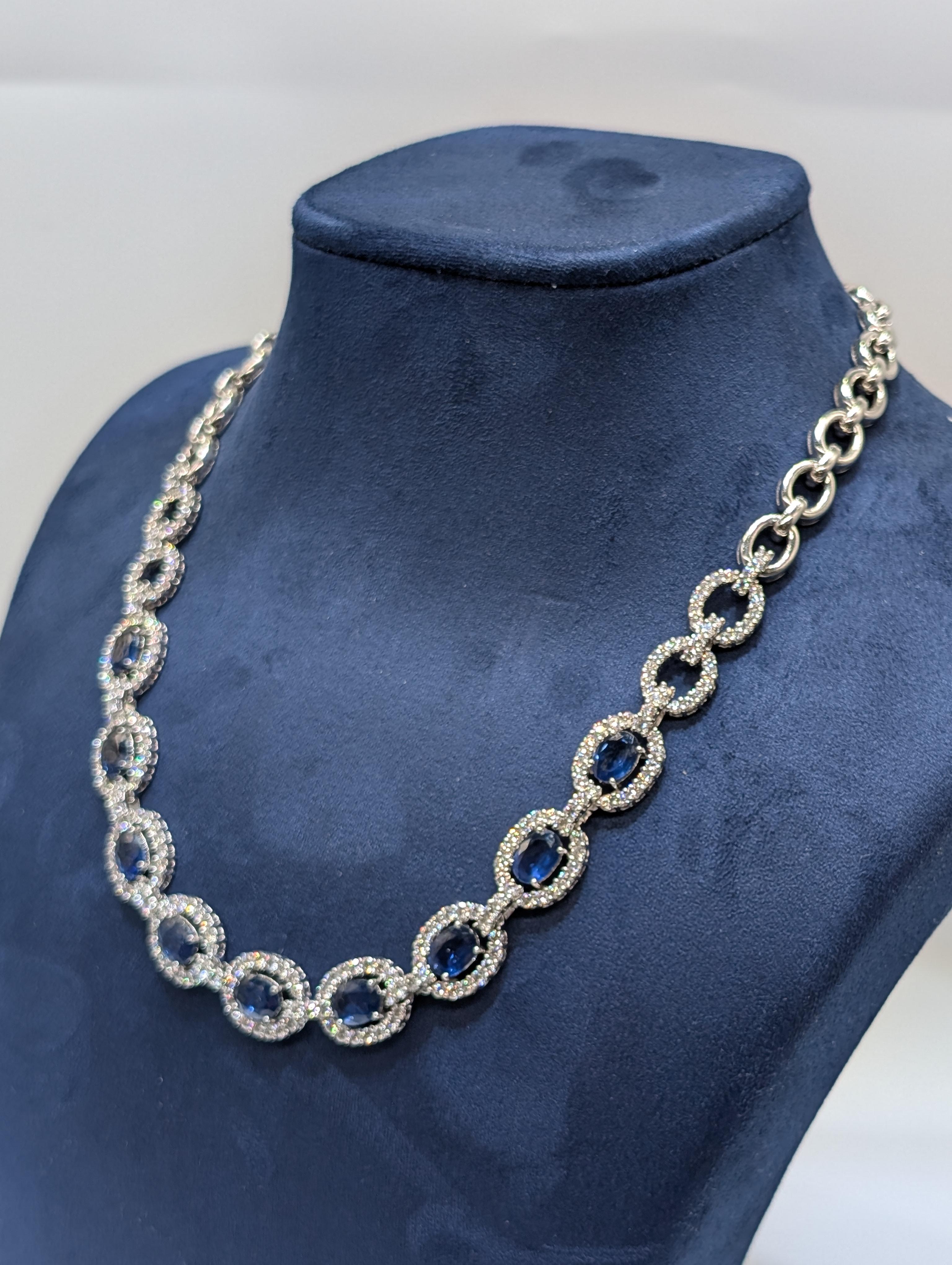 18K White Gold Chain Necklace w/Oval Cut Blue Sapphire and Round Cut Diamonds For Sale 1
