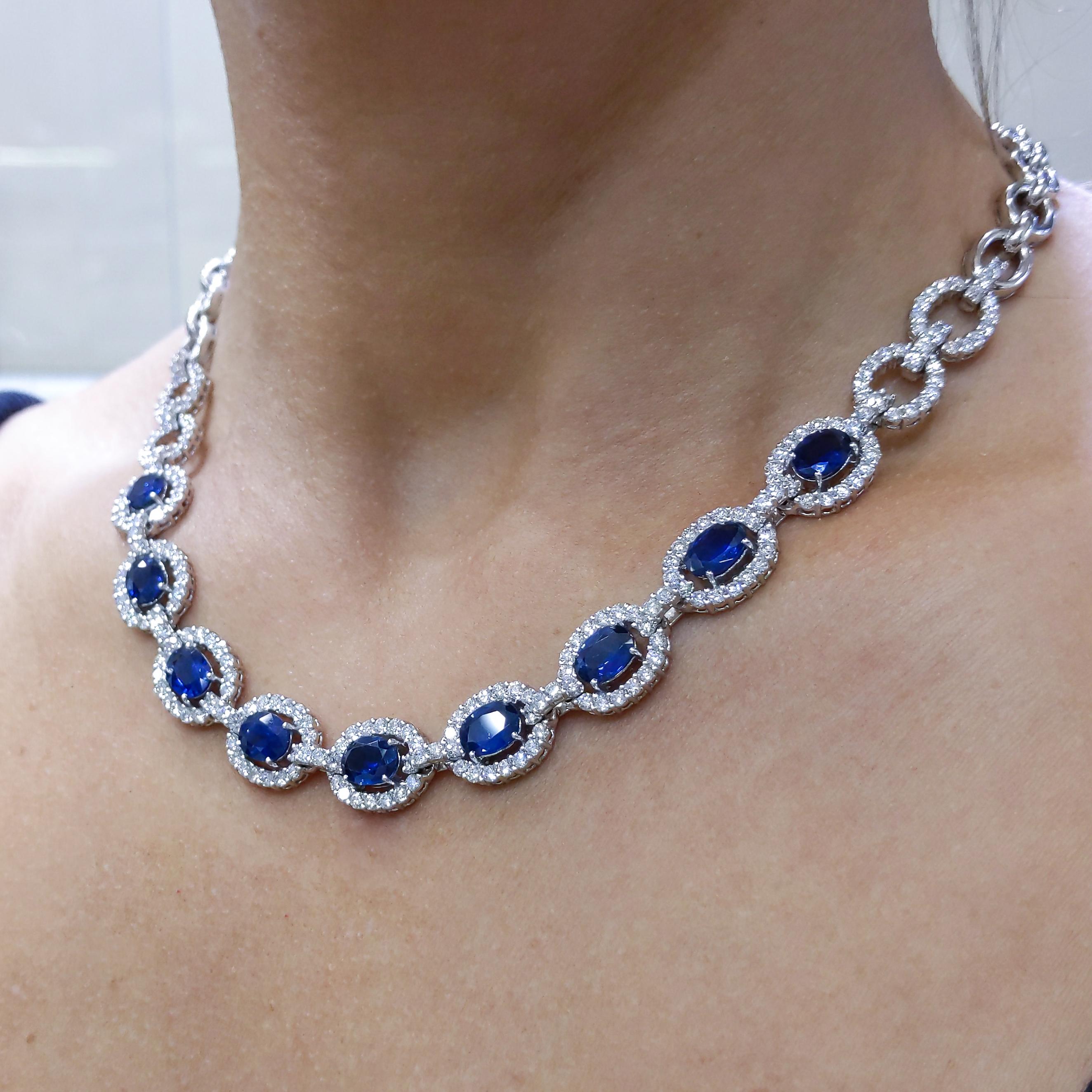 18K White Gold Chain Necklace w/Oval Cut Blue Sapphire and Round Cut Diamonds For Sale 2