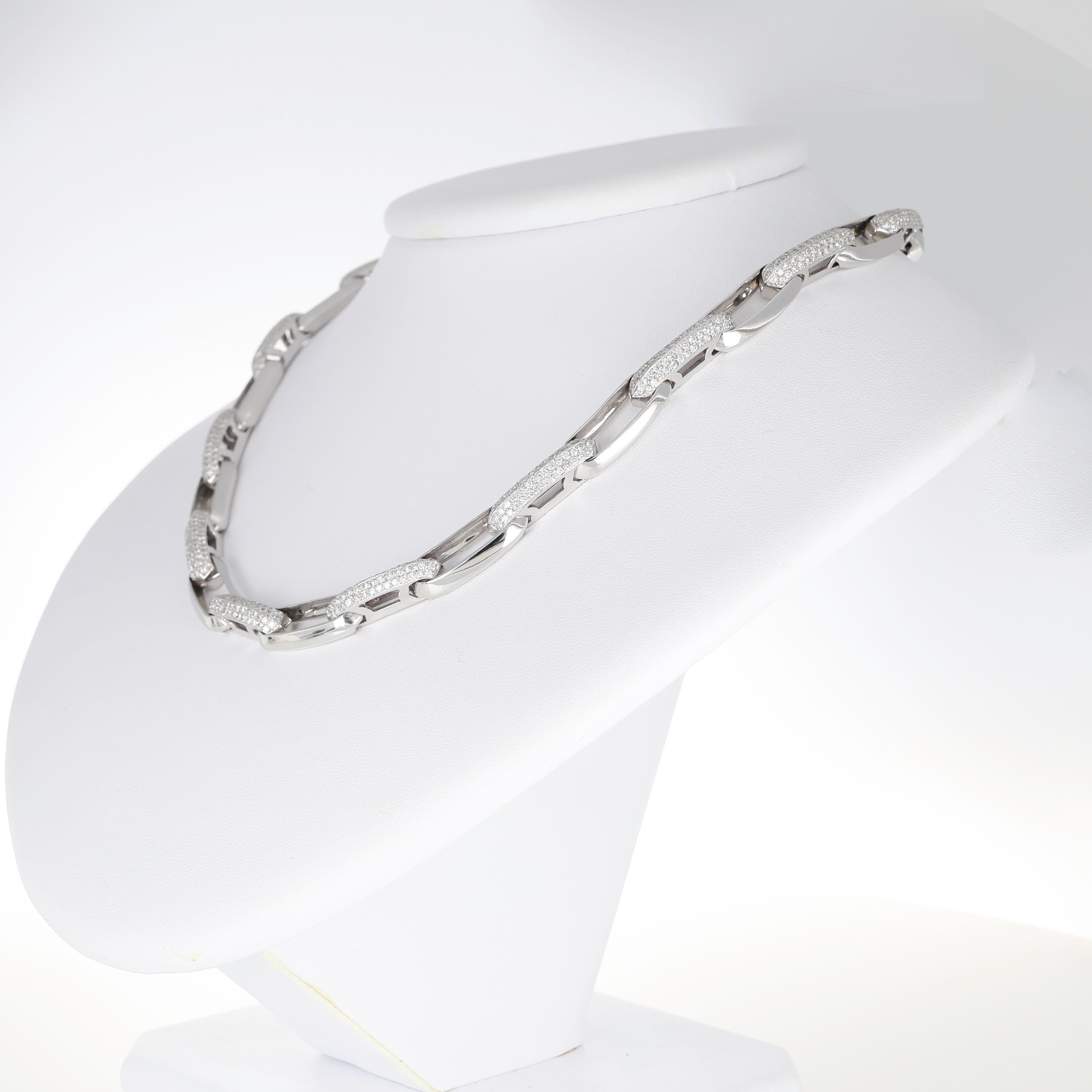 Taglio brillante Collana a catena in oro bianco 18K con diamanti incastonati a pavé in vendita