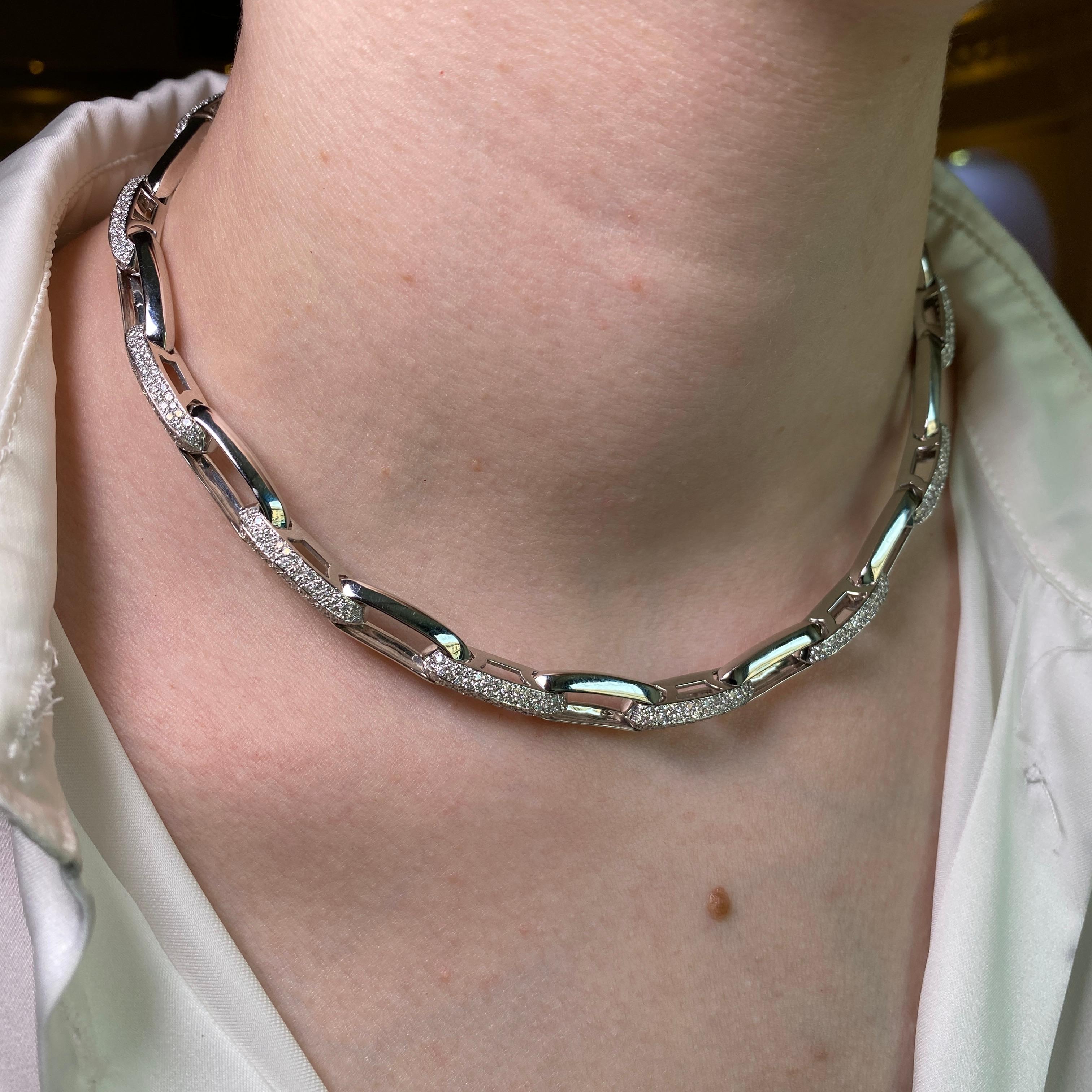 Collana a catena in oro bianco 18K con diamanti incastonati a pavé in vendita 1