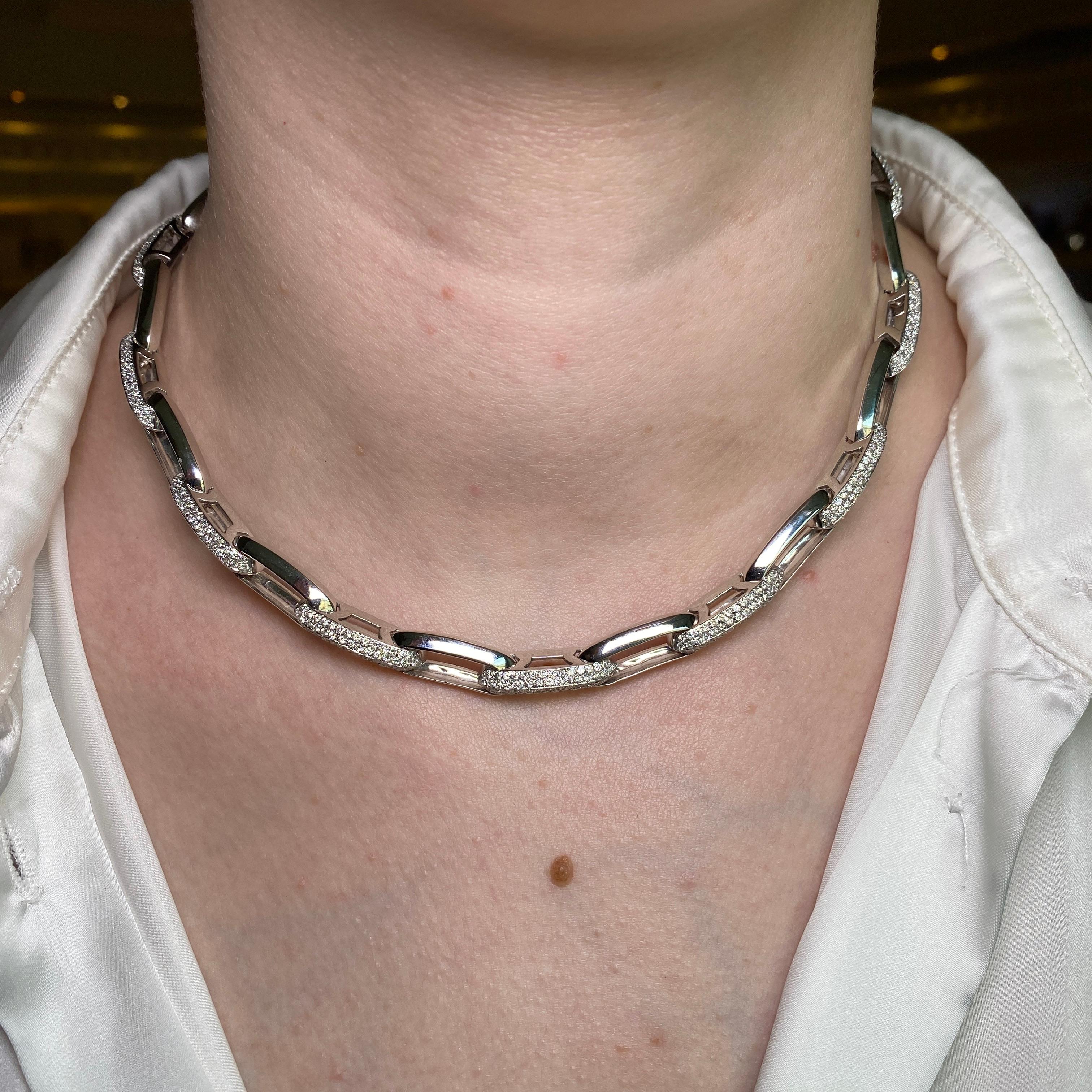 Collana a catena in oro bianco 18K con diamanti incastonati a pavé in vendita 2