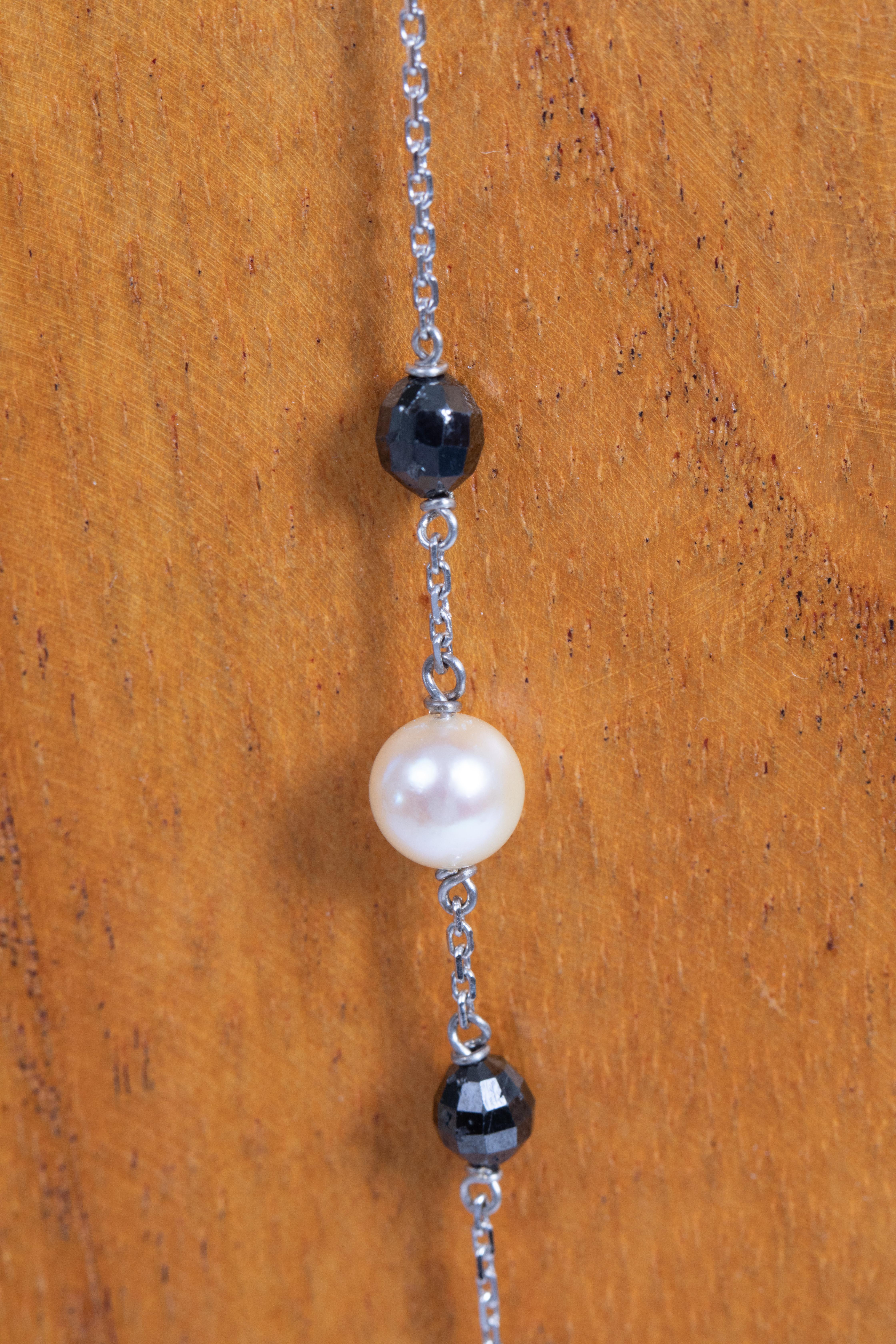 Round Cut 18K White Gold Chain Set with 10 Akoya Pearls and Black Diamonds Facetted Beads For Sale